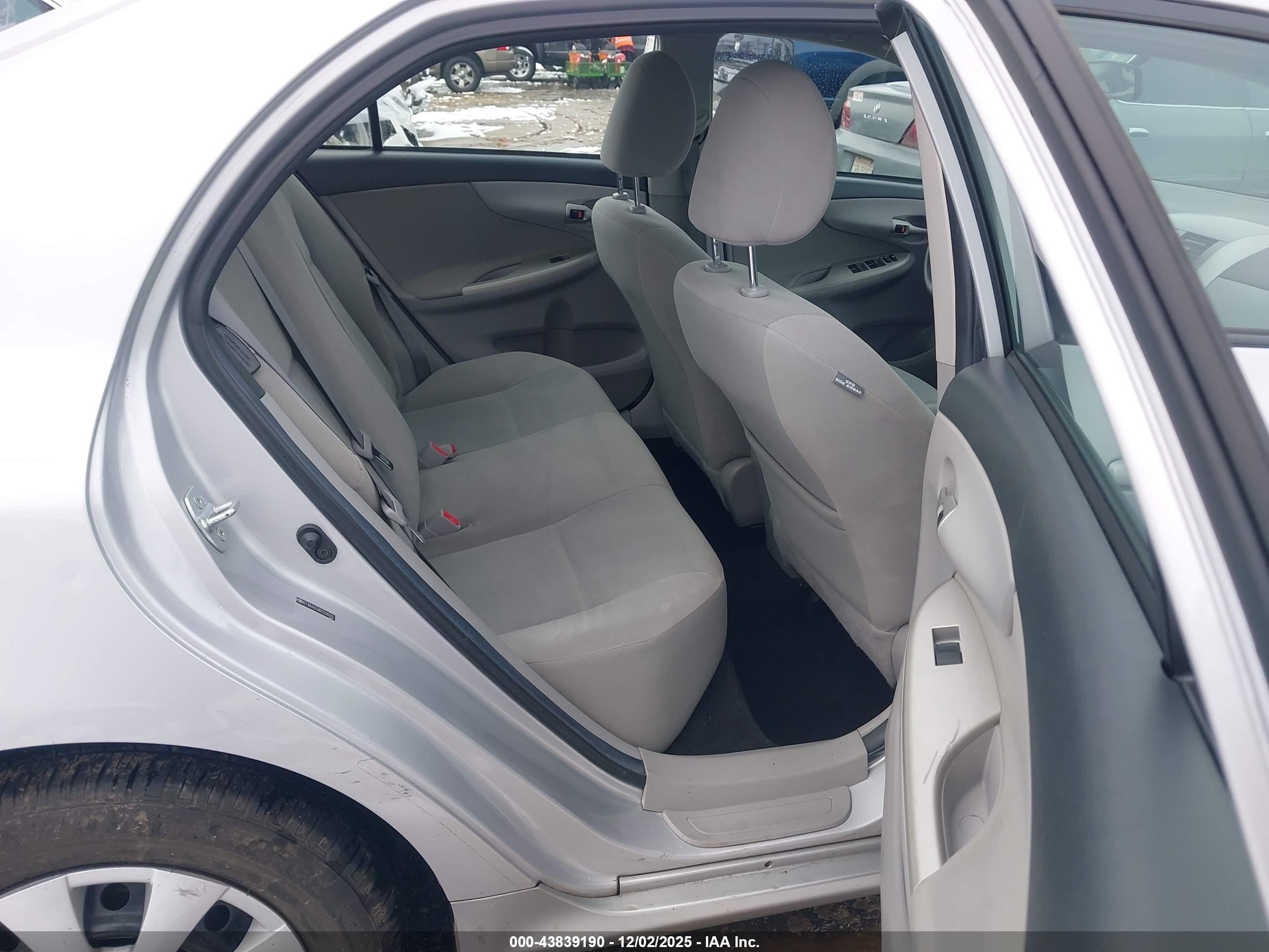 TOYOTA COROLLA image 8