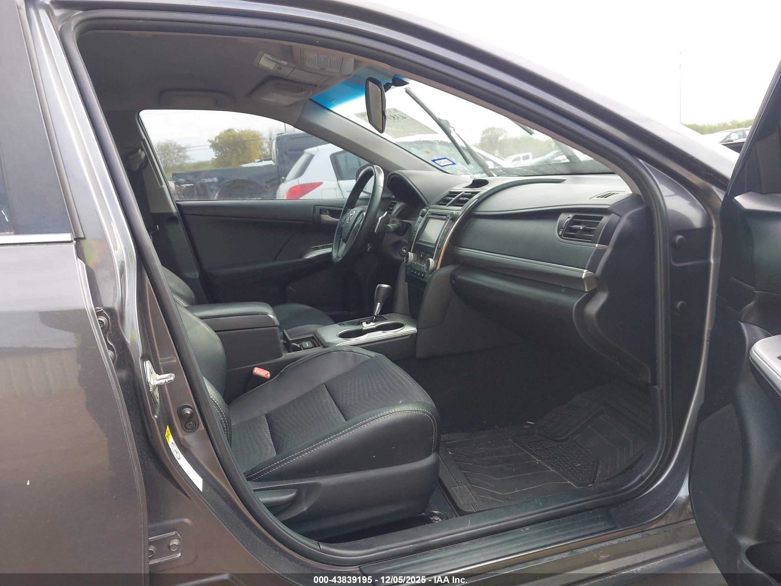 TOYOTA CAMRY image 5
