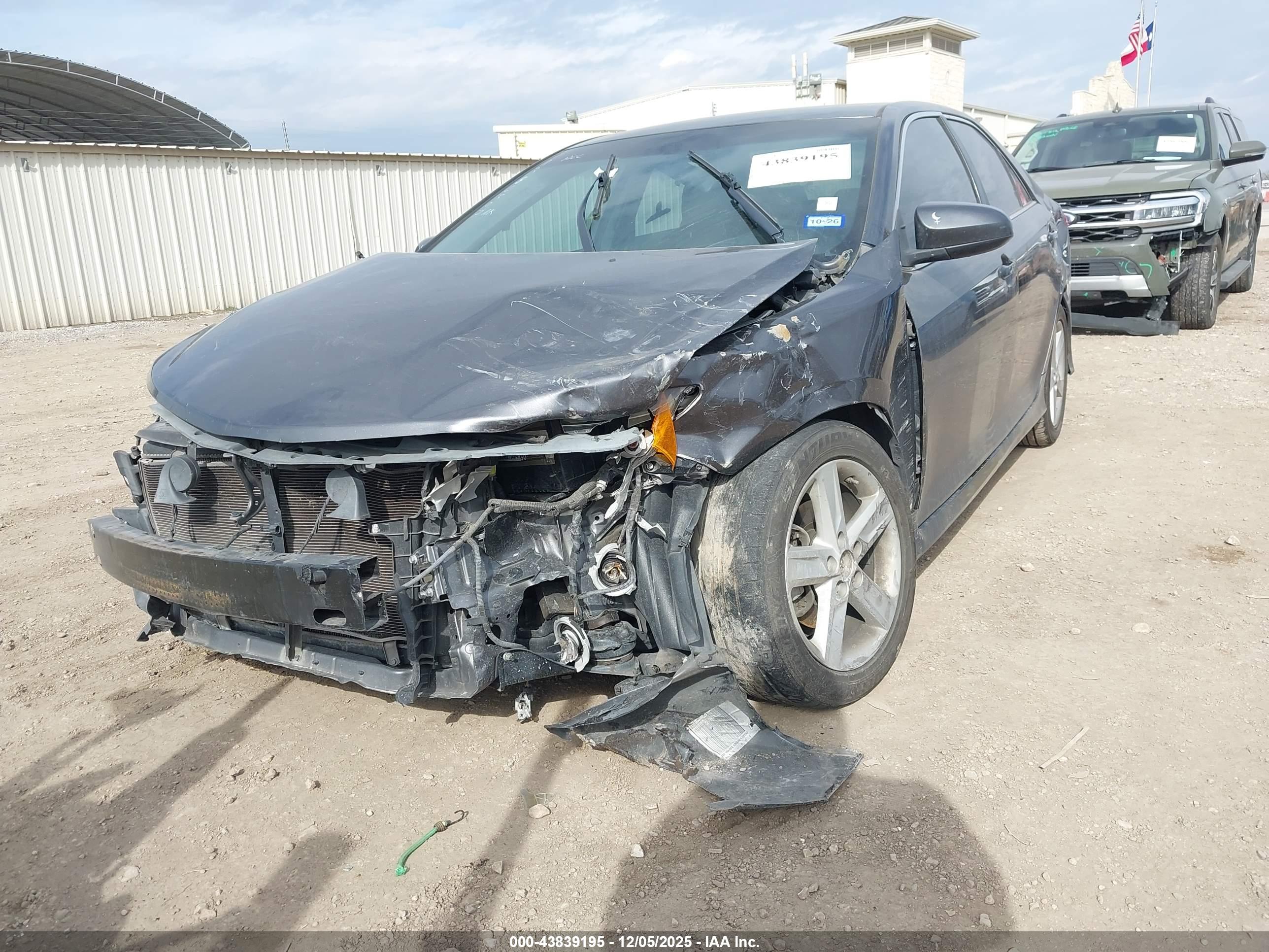 TOYOTA CAMRY image 6