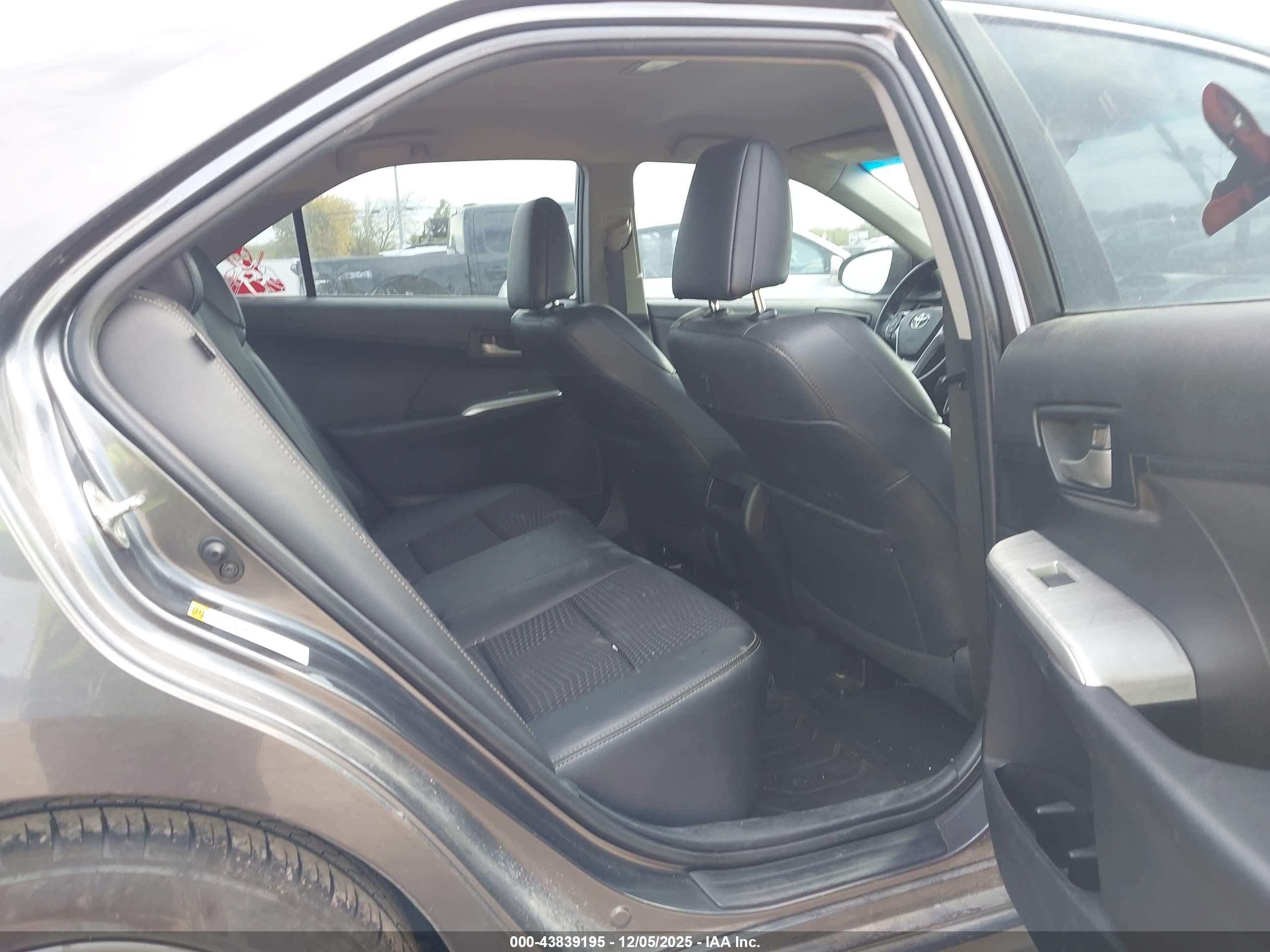 TOYOTA CAMRY image 8