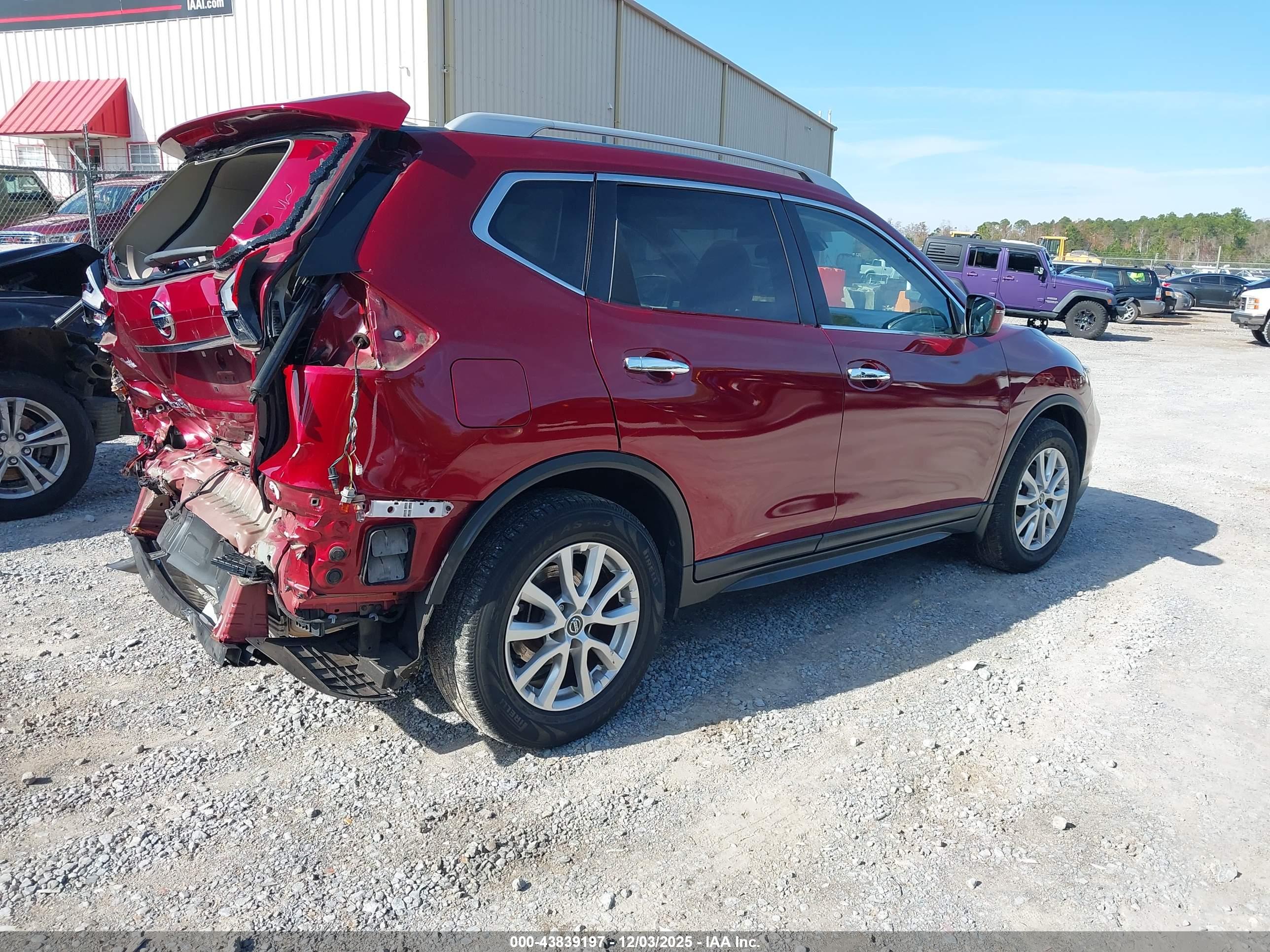 NISSAN ROGUE image 4