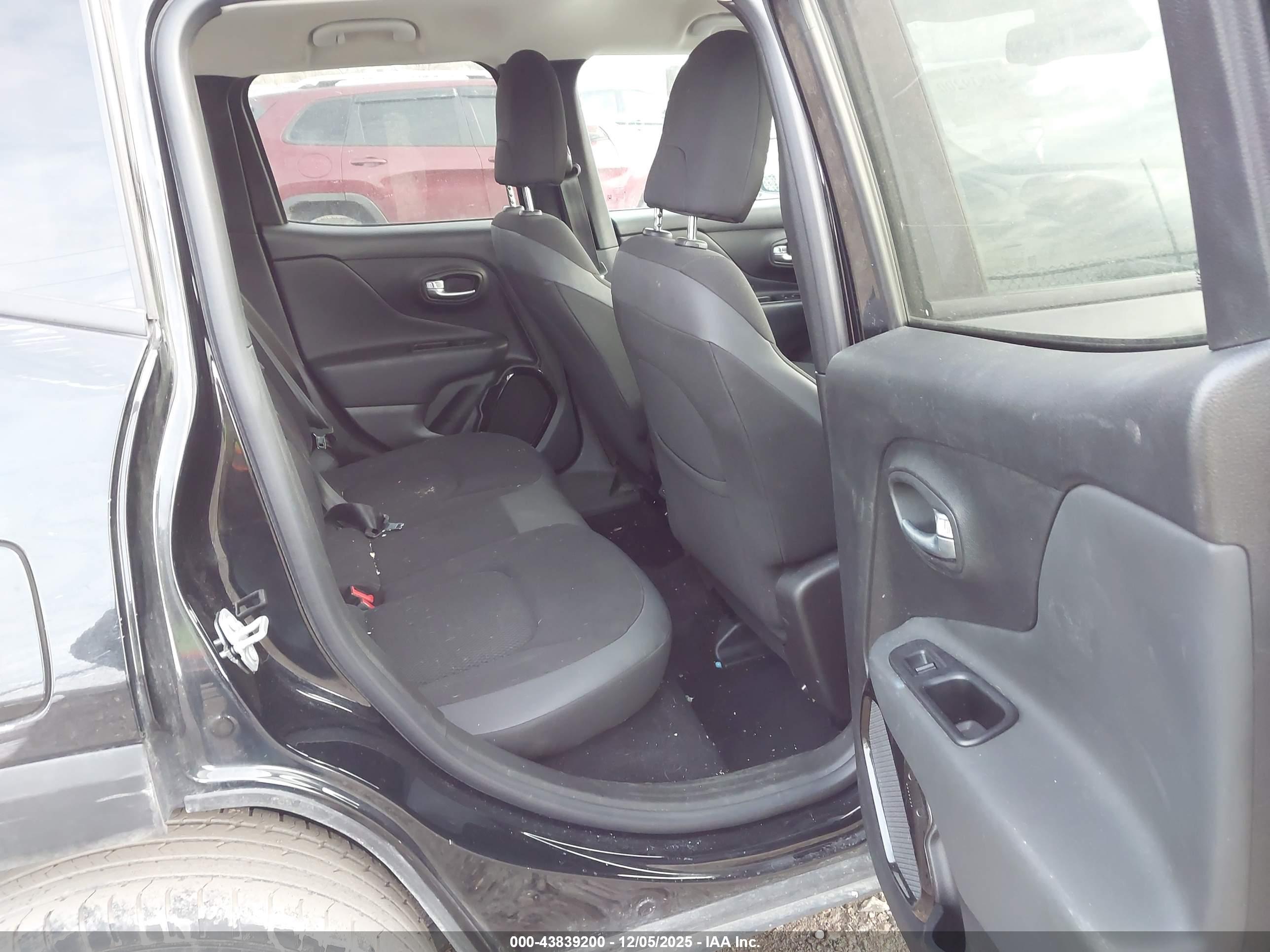 JEEP RENEGADE image 8