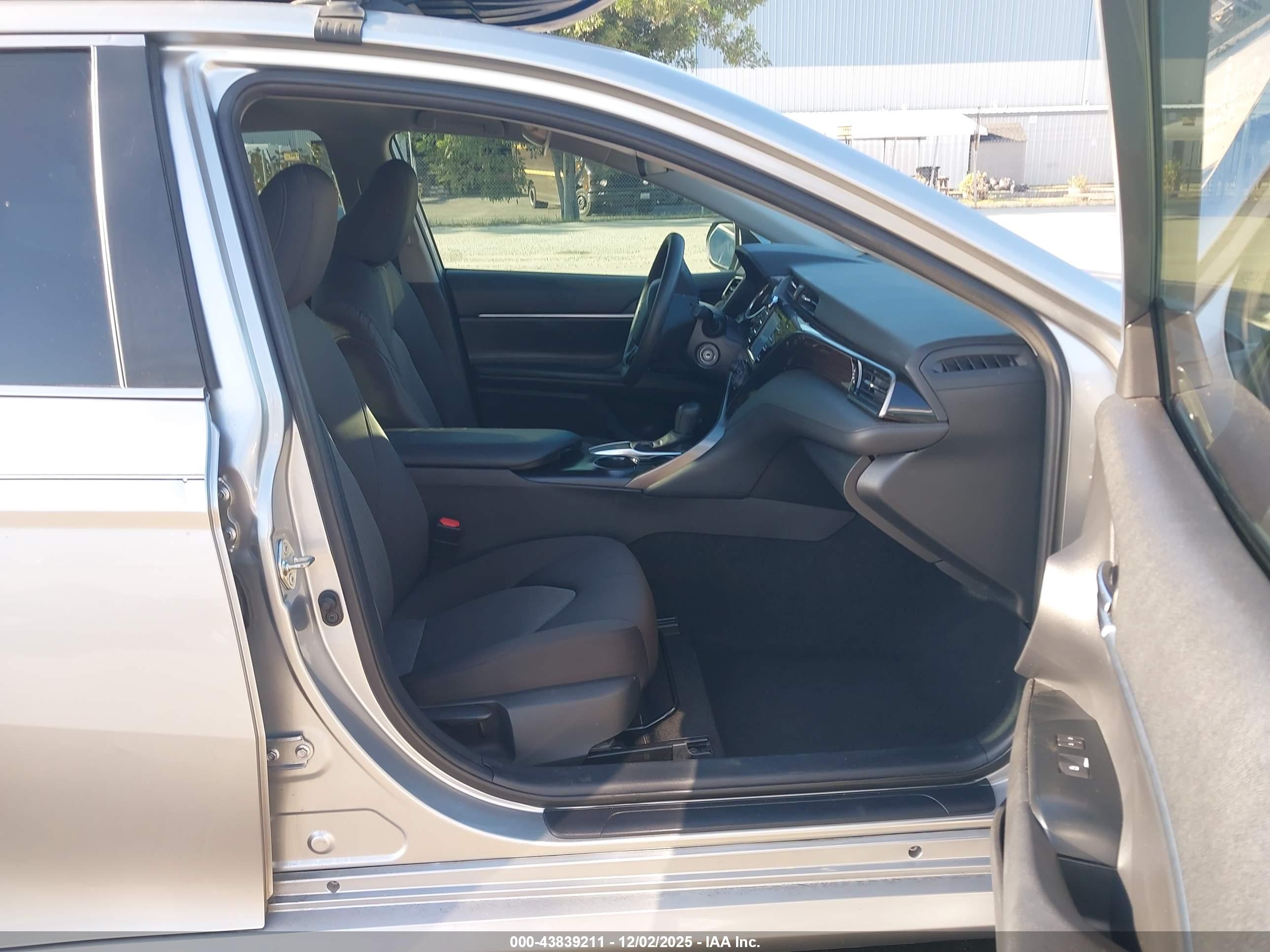 TOYOTA CAMRY image 5