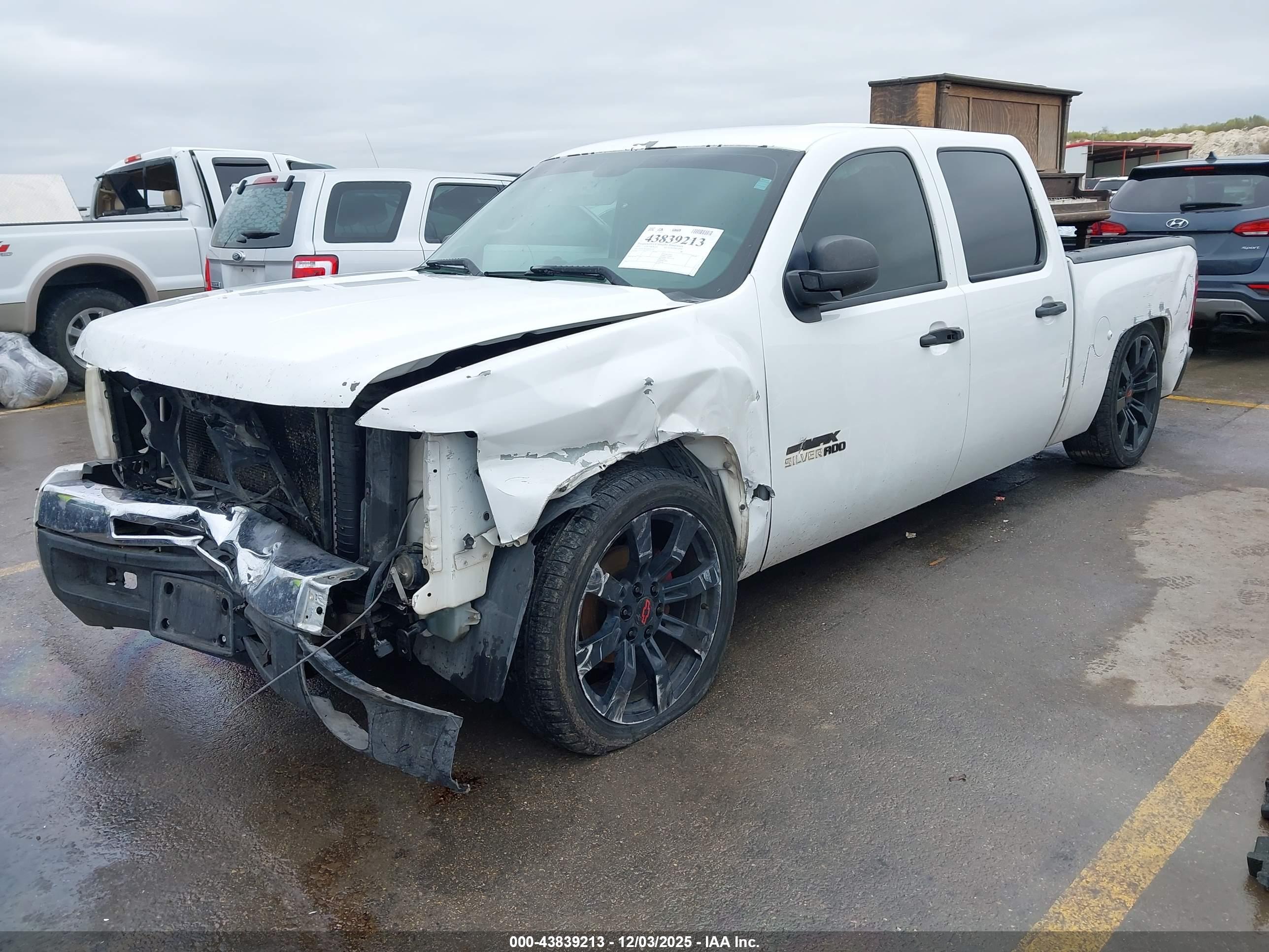 CHEVROLET SILVERADO image 2