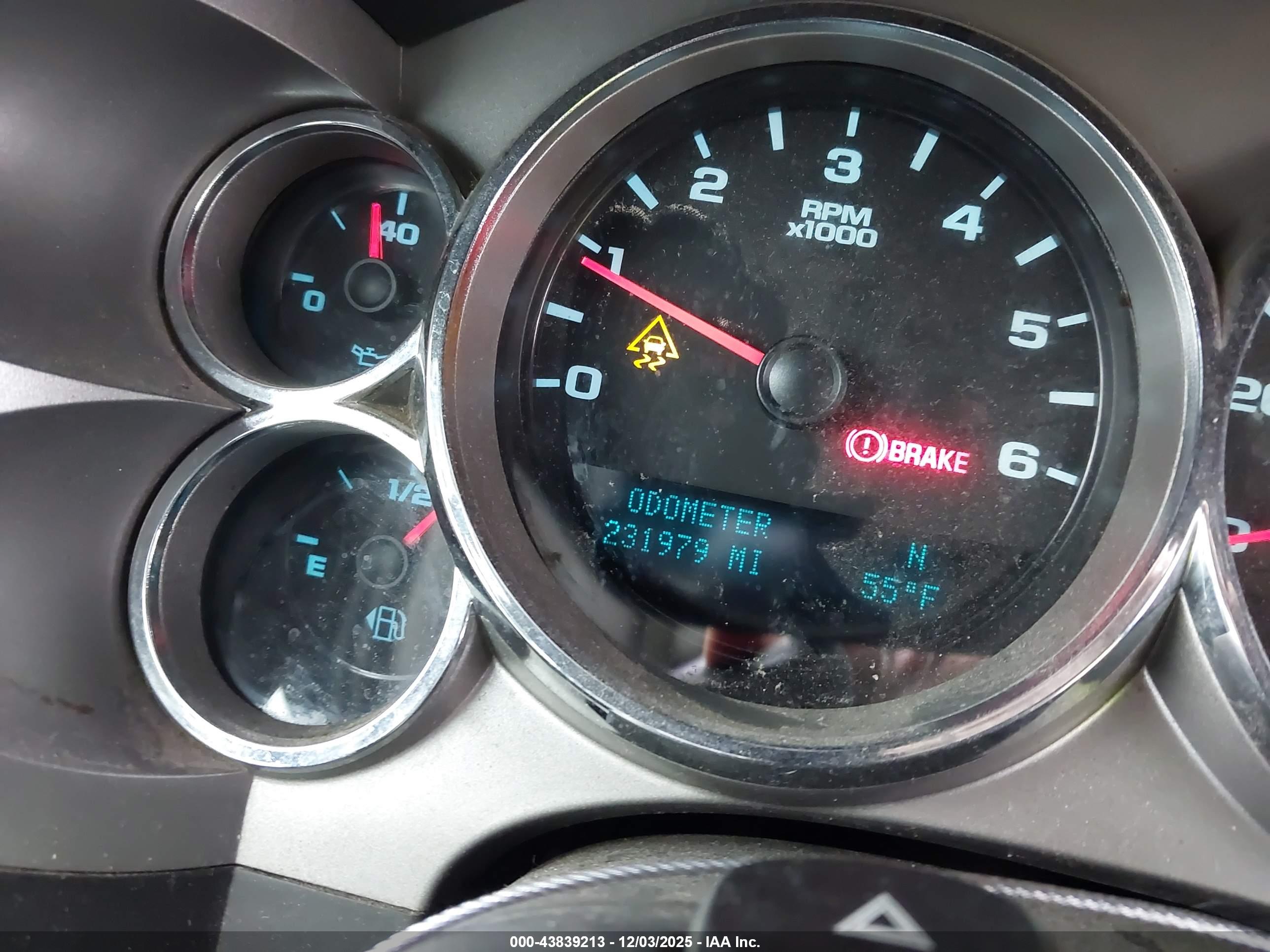CHEVROLET SILVERADO image 7