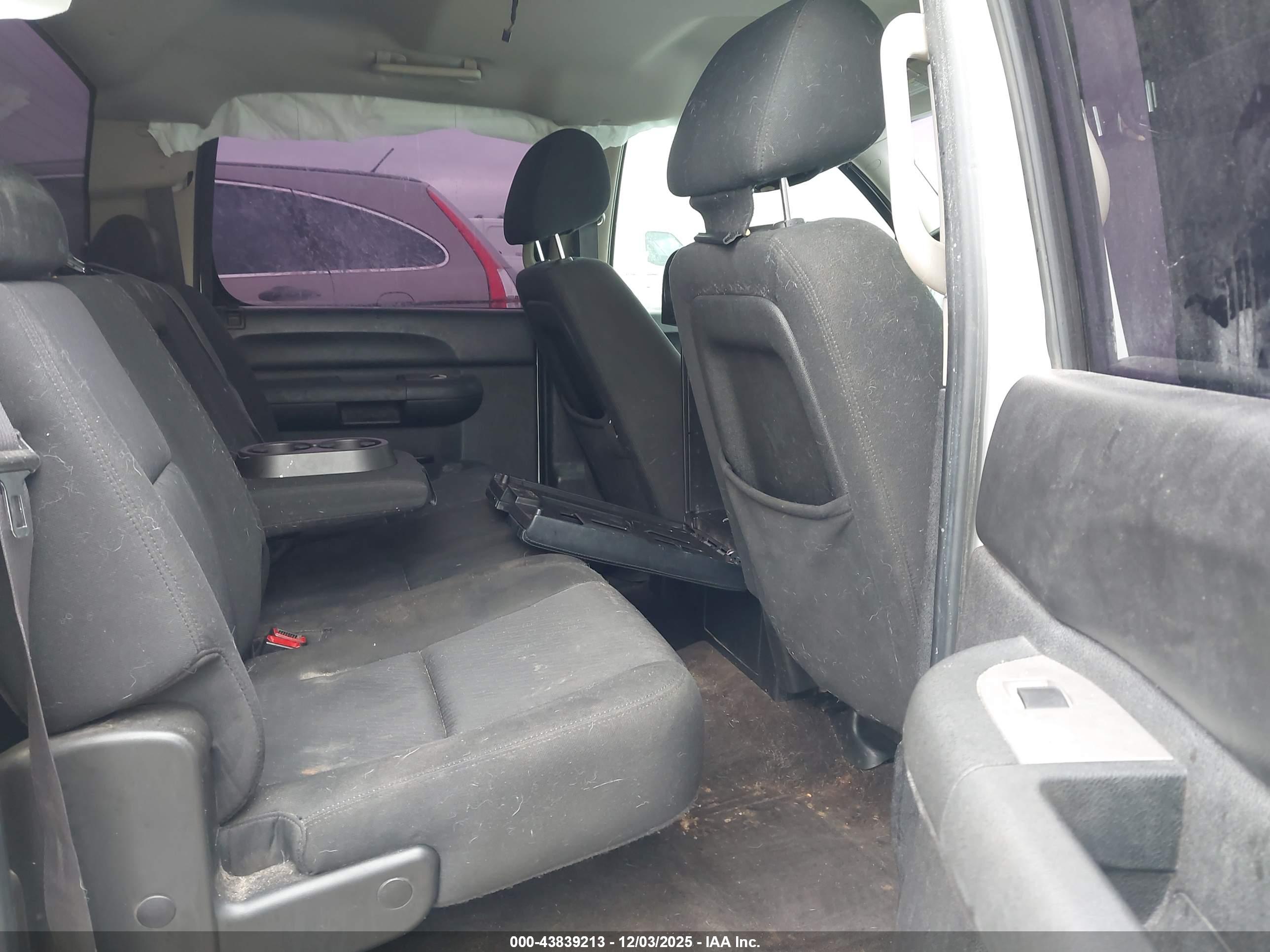 CHEVROLET SILVERADO image 8