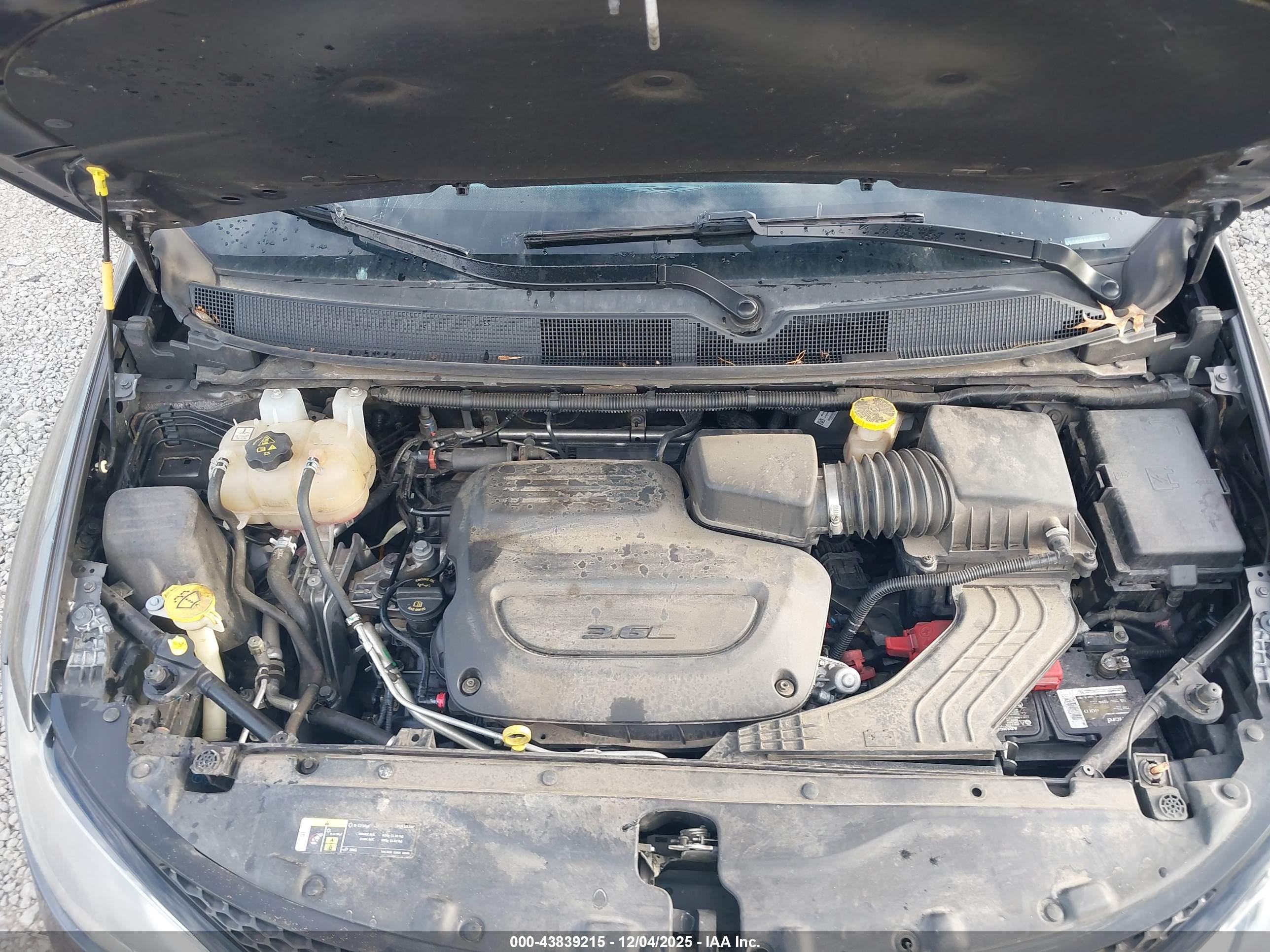 CHRYSLER PACIFICA image 10