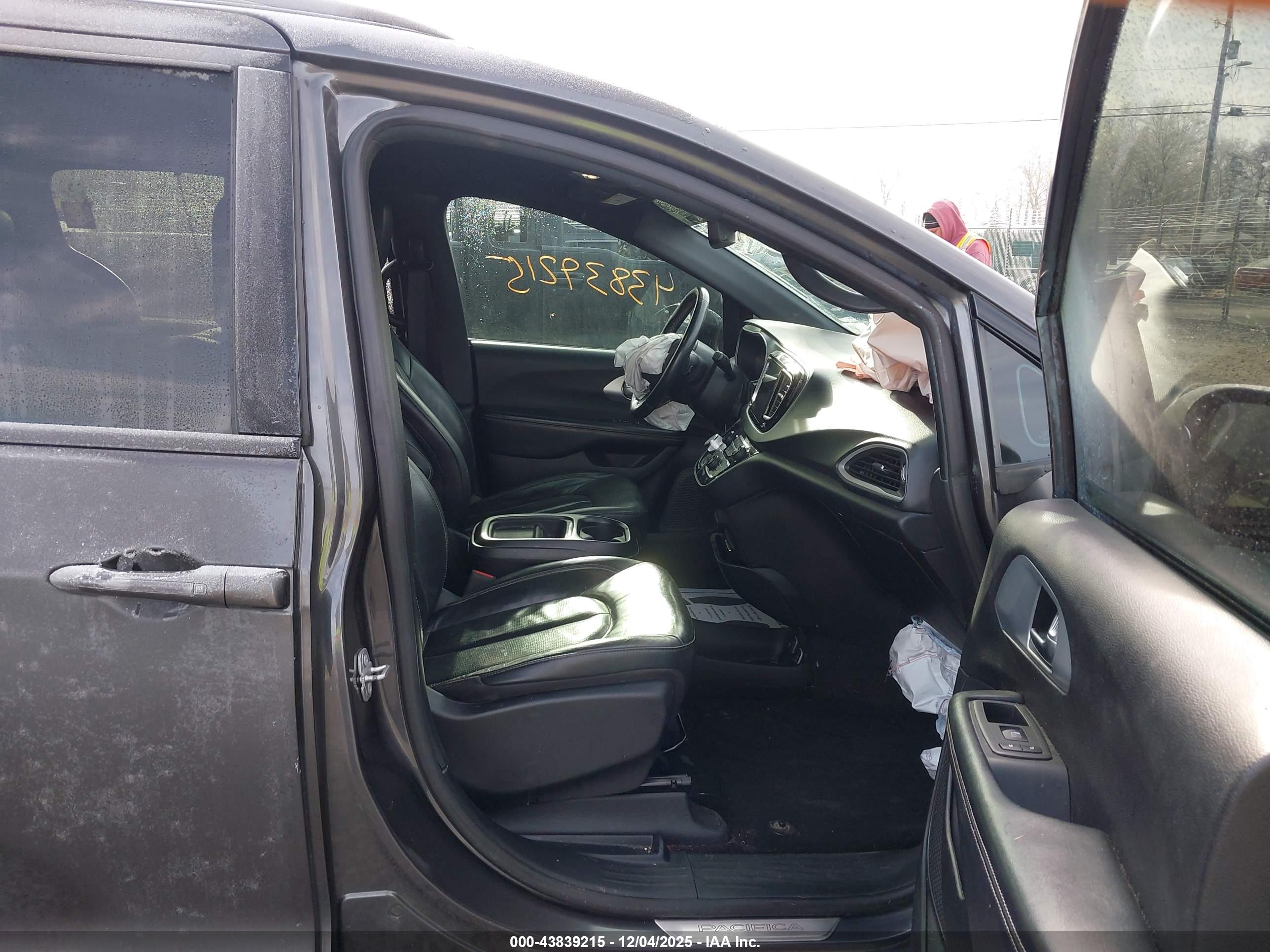 CHRYSLER PACIFICA image 5