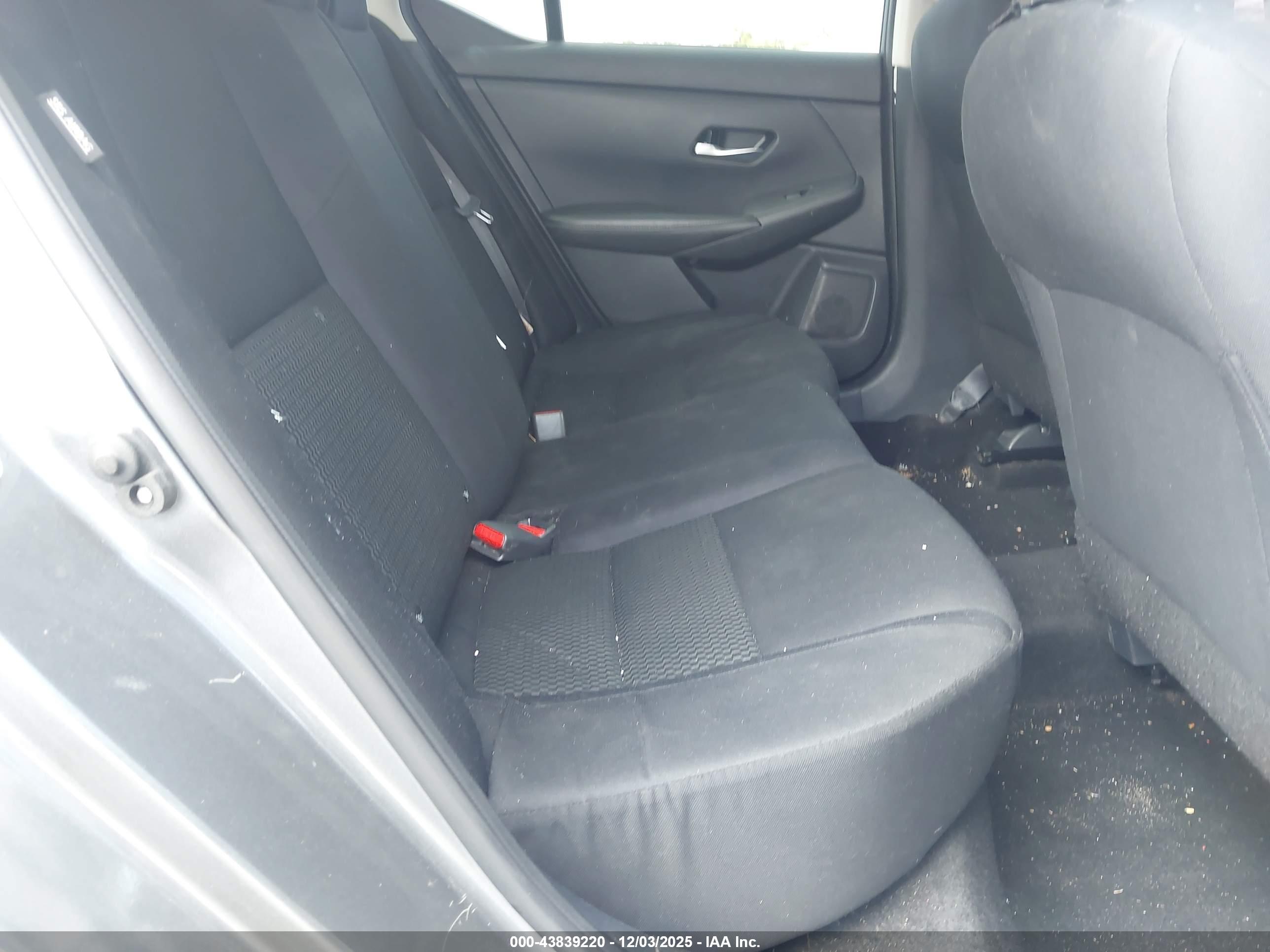 NISSAN SENTRA image 8