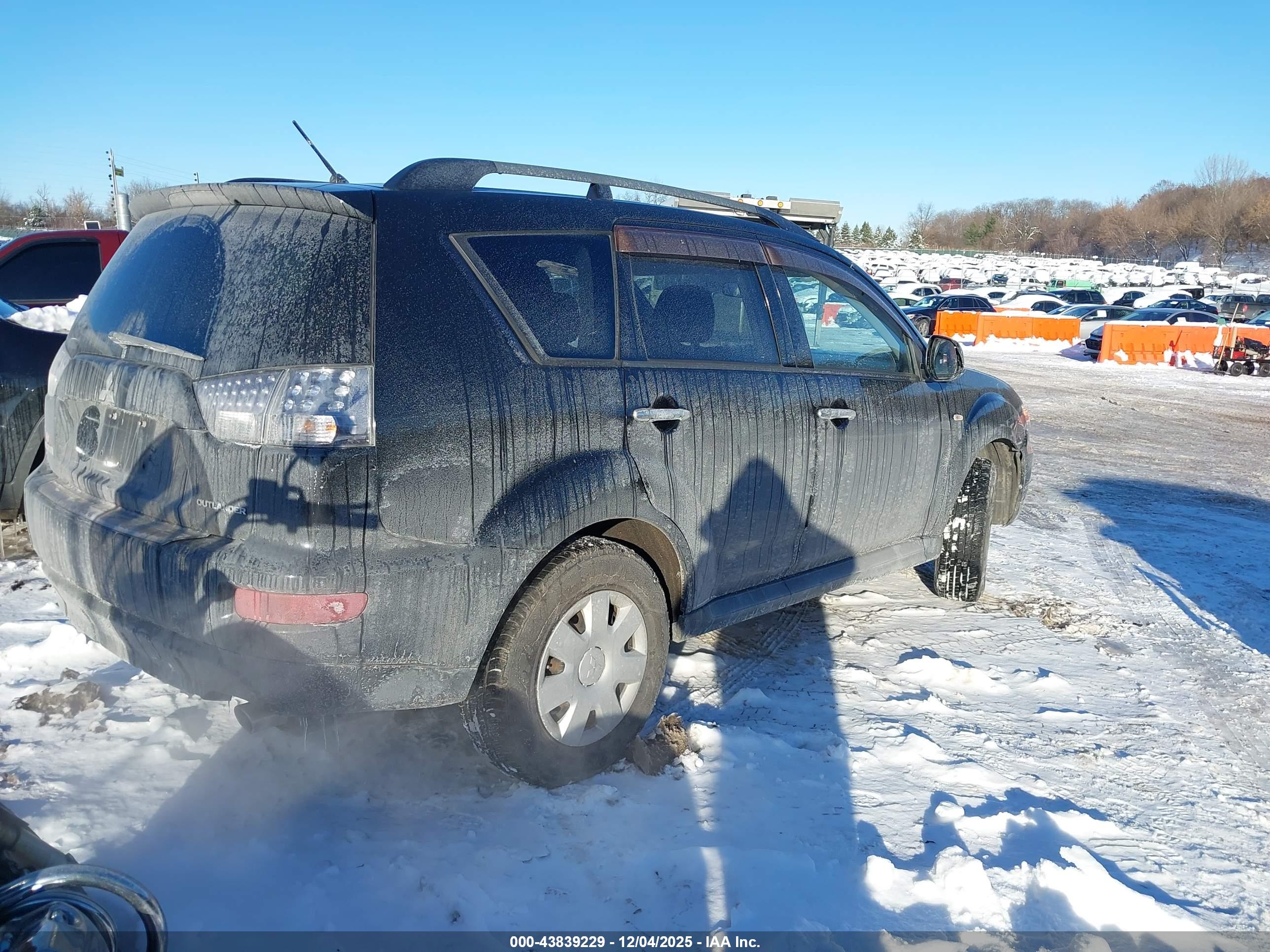 MITSUBISHI OUTLANDER image 4