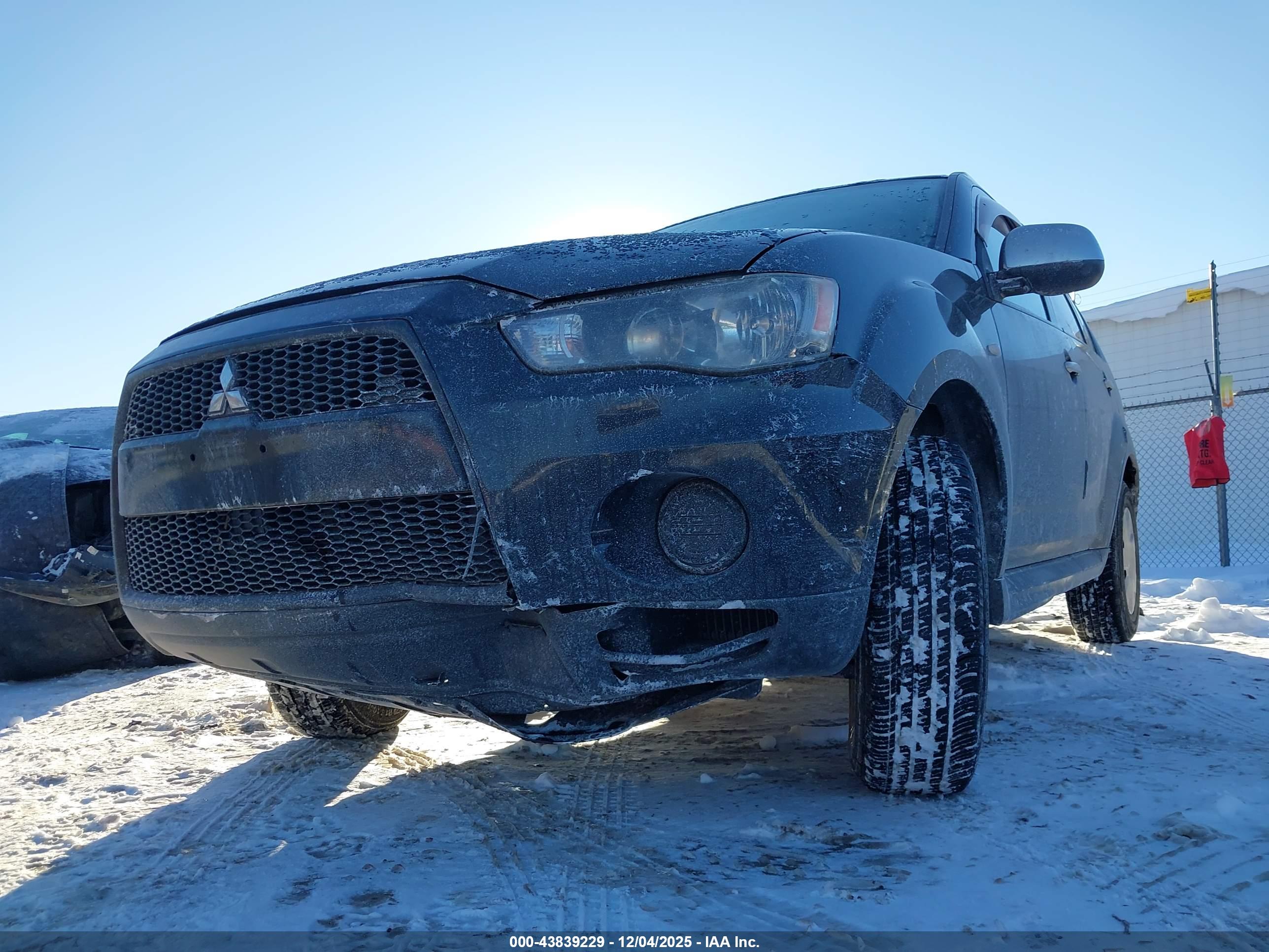 MITSUBISHI OUTLANDER image 6