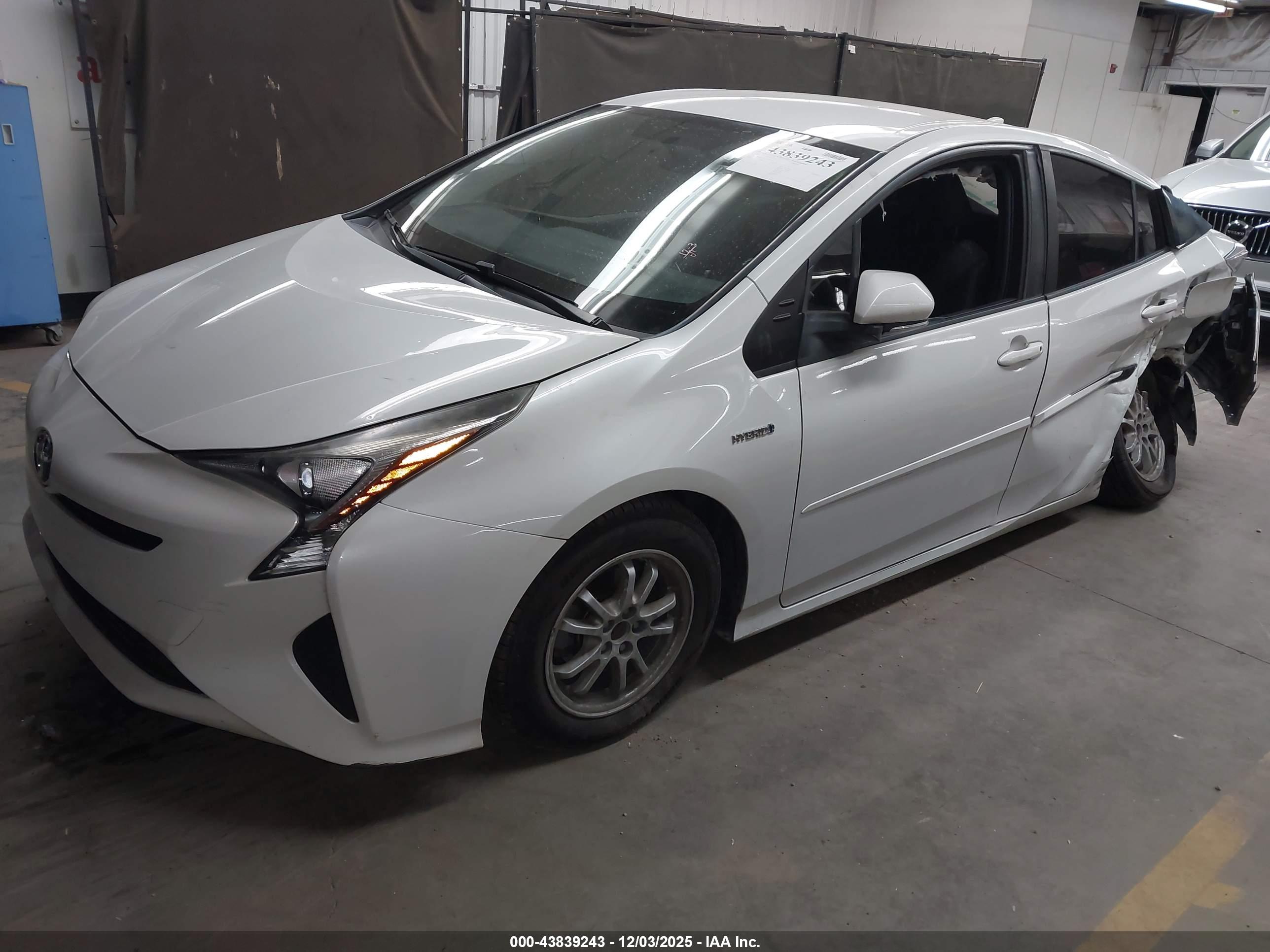 TOYOTA PRIUS image 2
