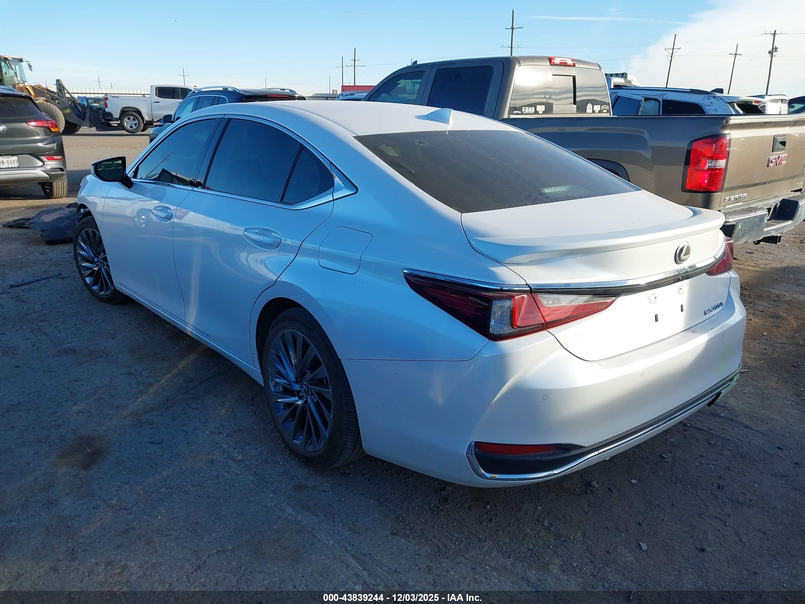 LEXUS ES image 3