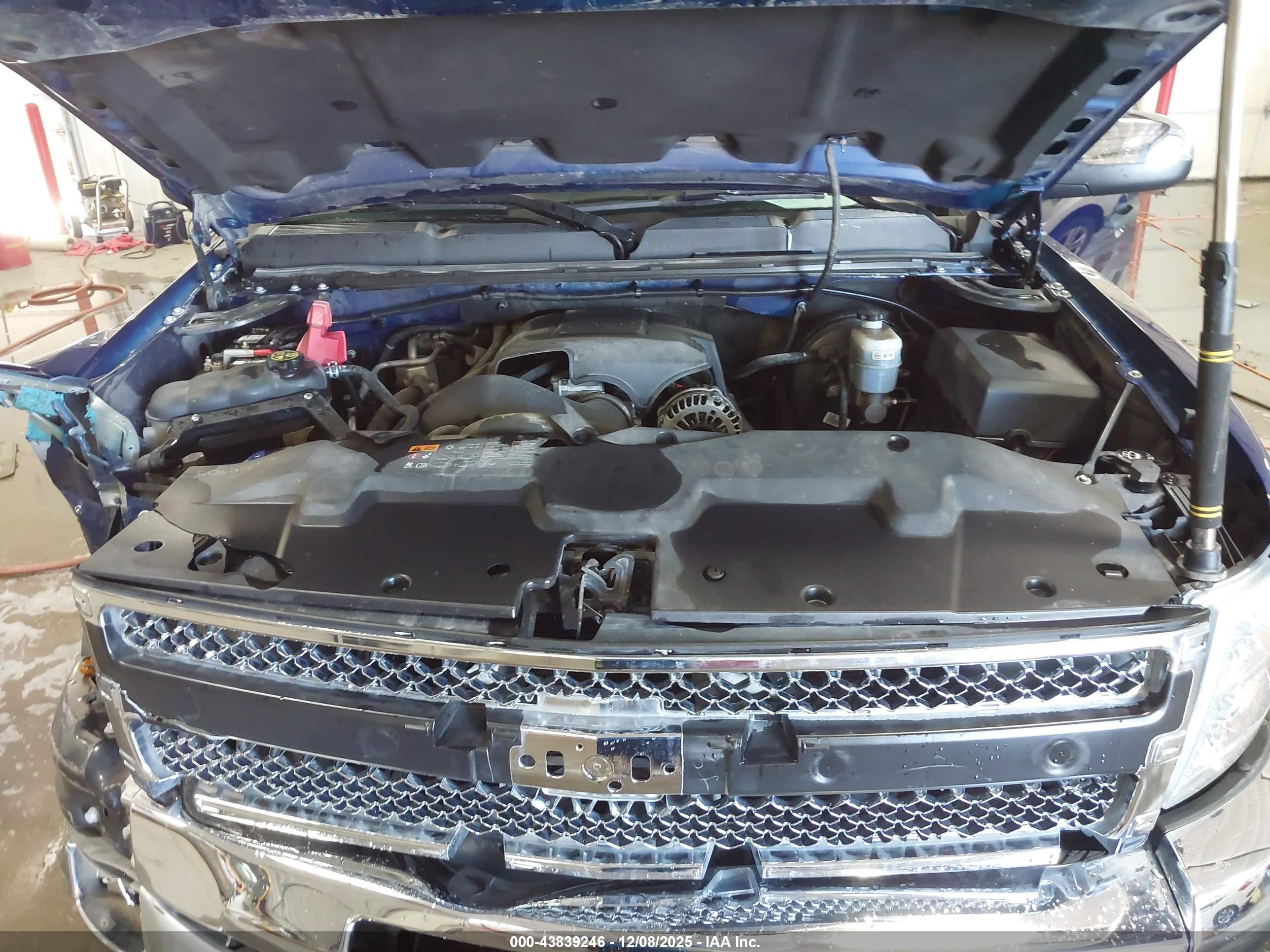 CHEVROLET SILVERADO image 10