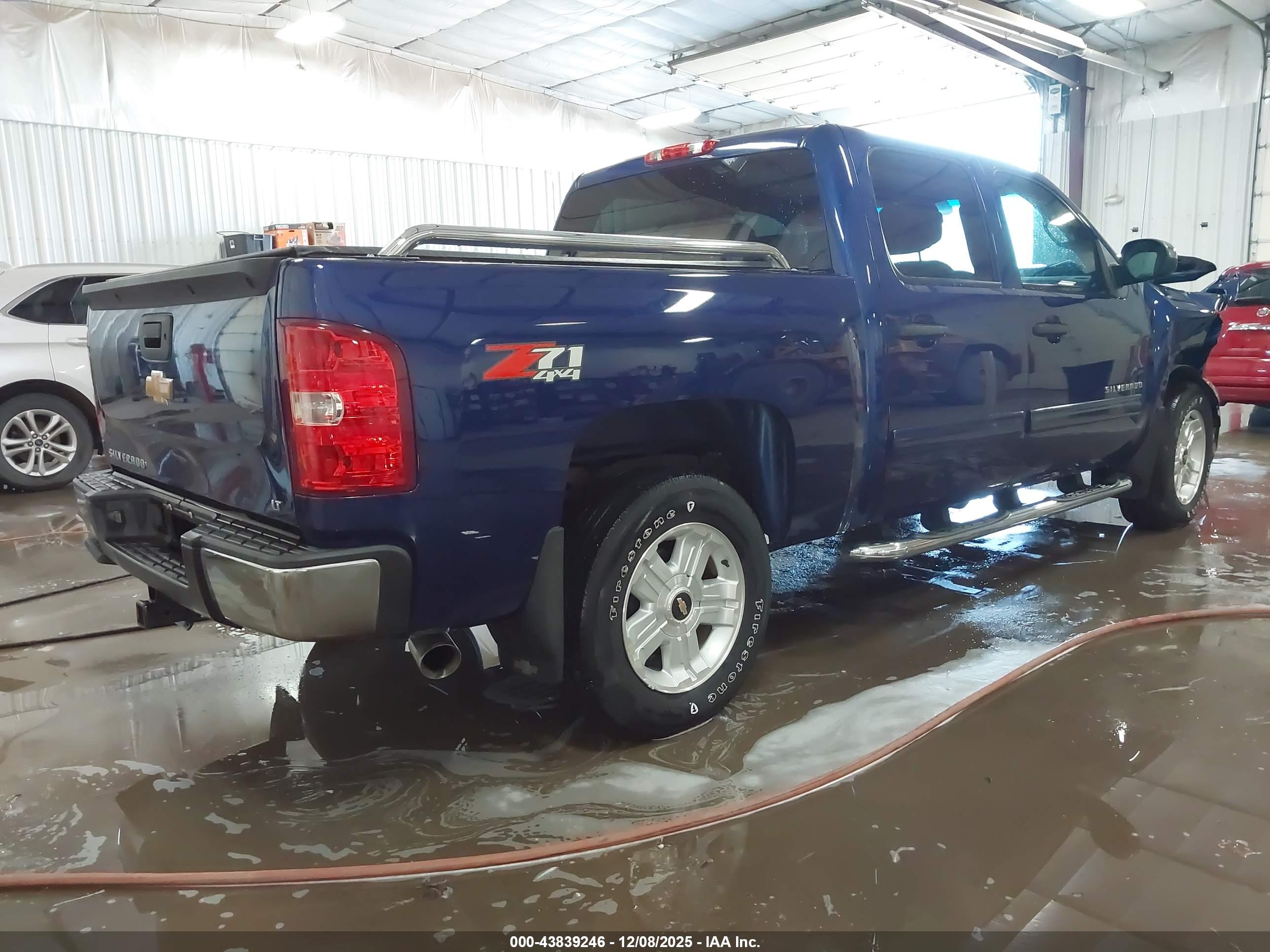 CHEVROLET SILVERADO image 4