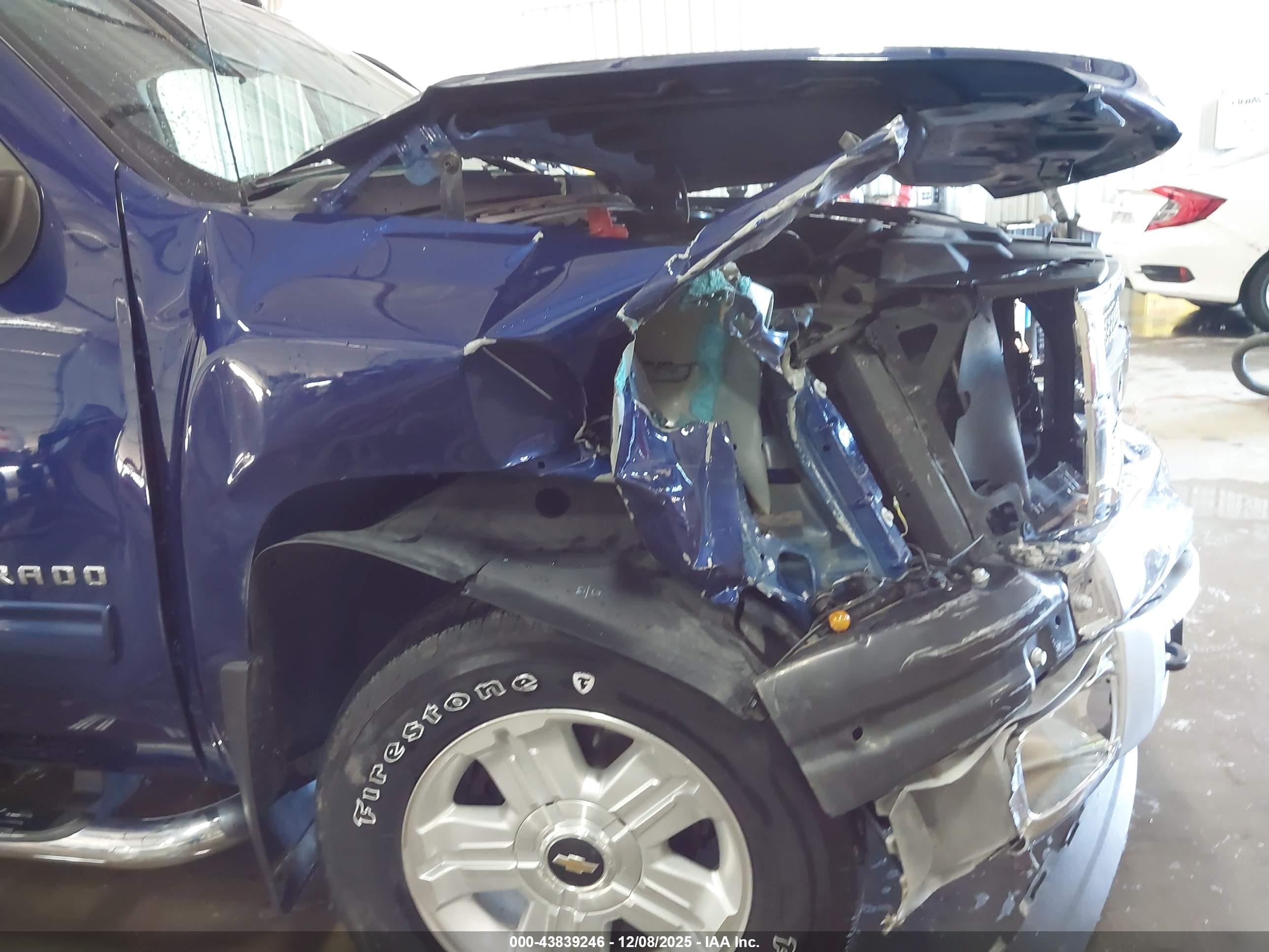 CHEVROLET SILVERADO image 6
