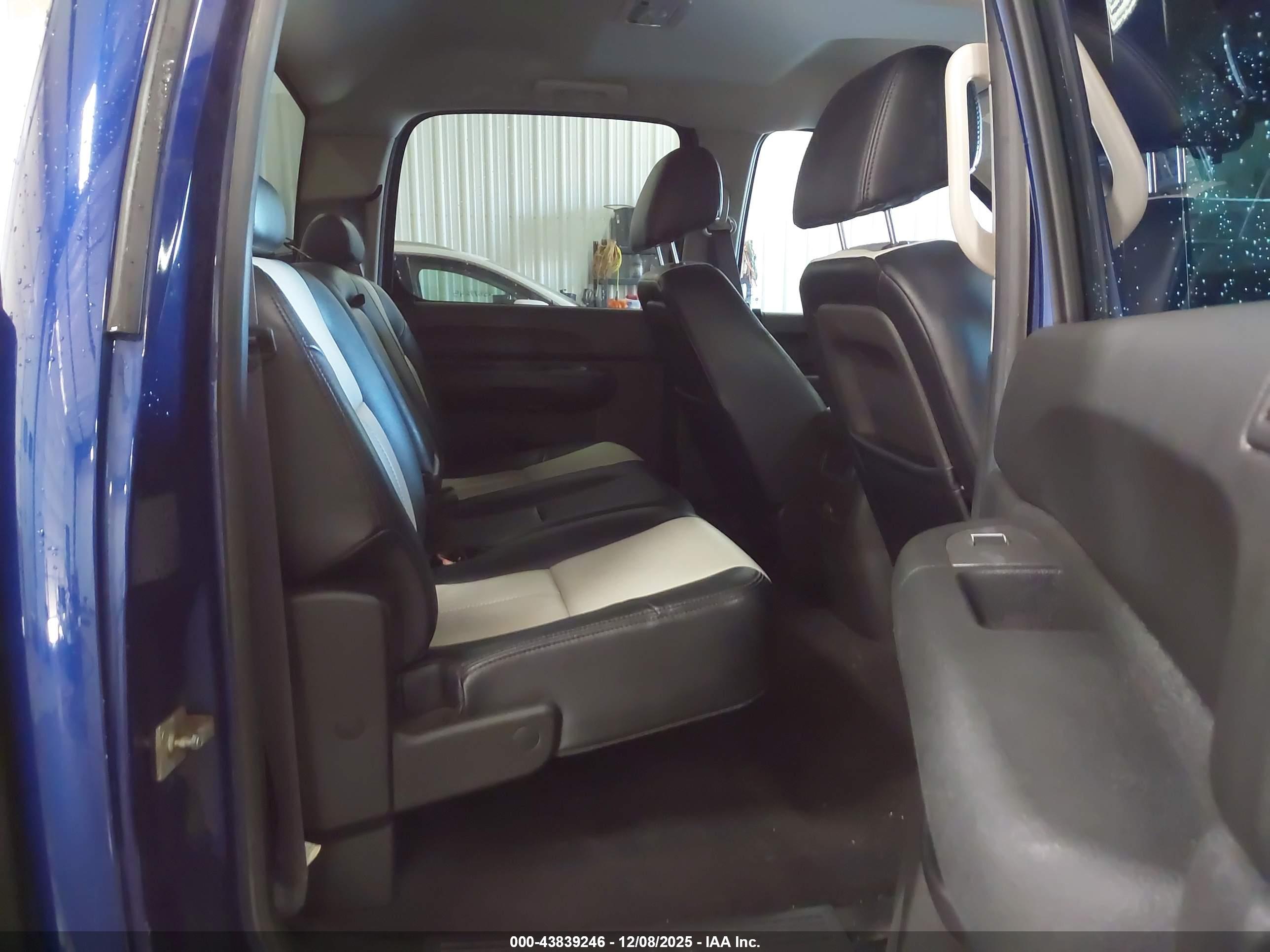 CHEVROLET SILVERADO image 8