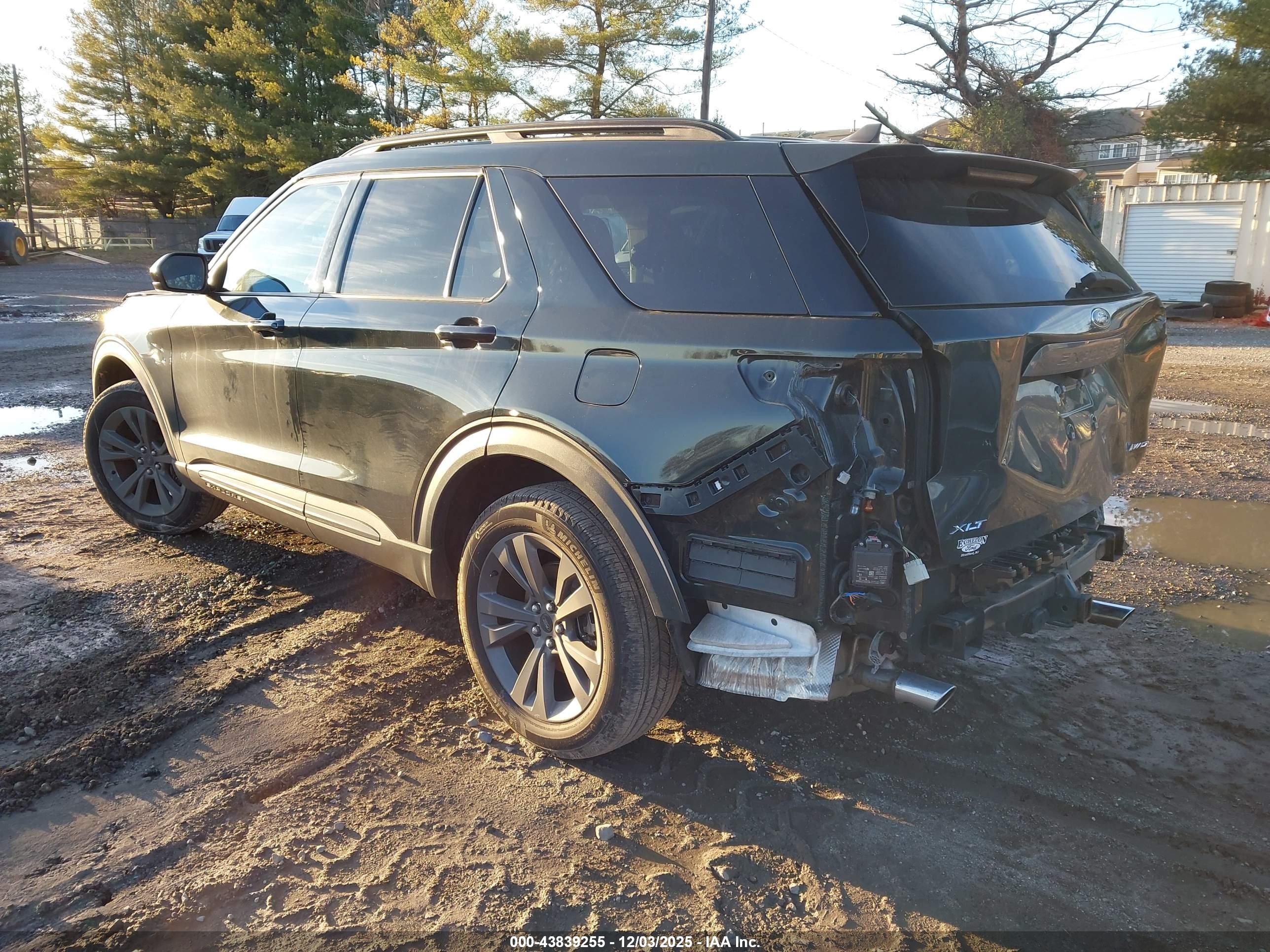 FORD EXPLORER image 3