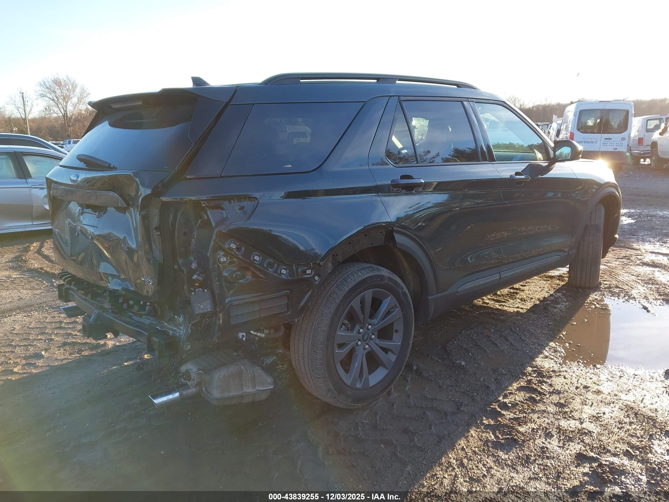 FORD EXPLORER image 4