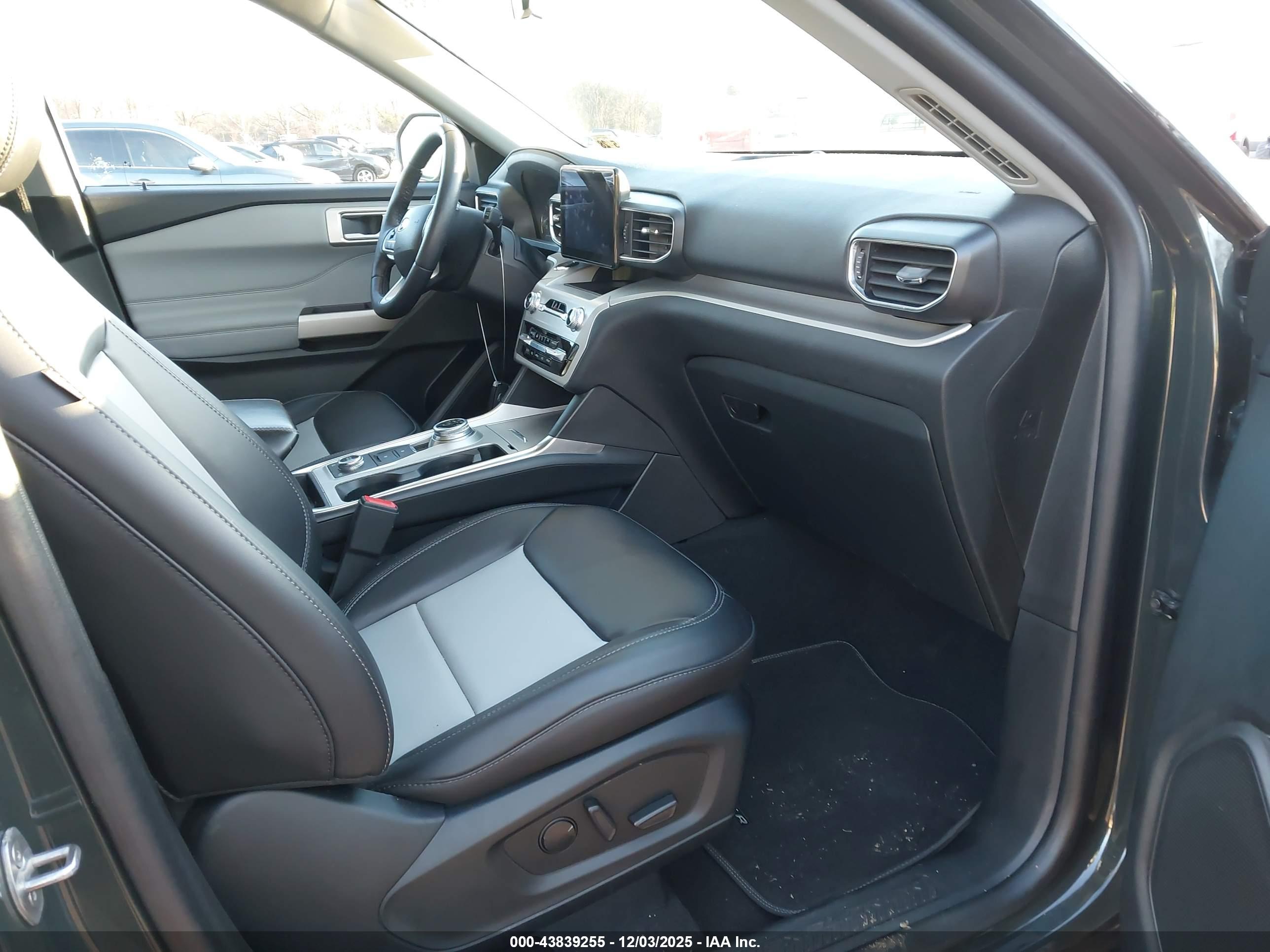 FORD EXPLORER image 5