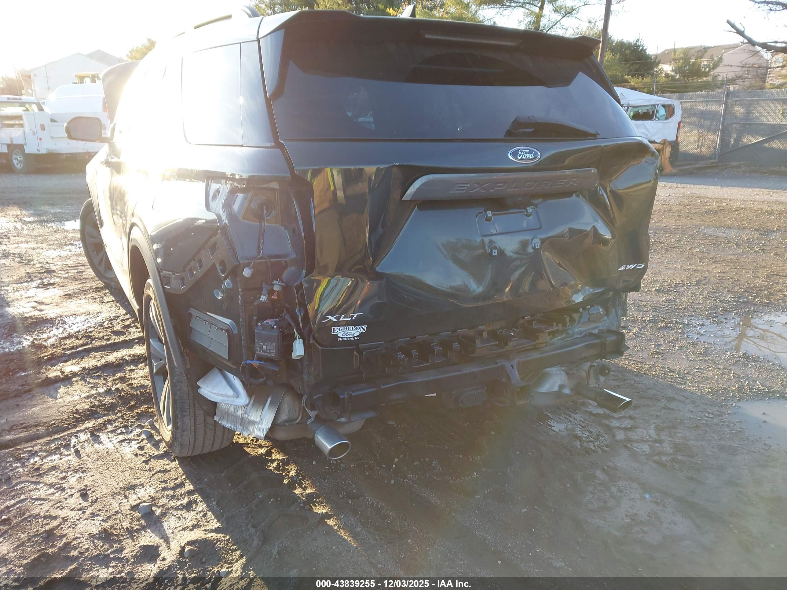 FORD EXPLORER image 6