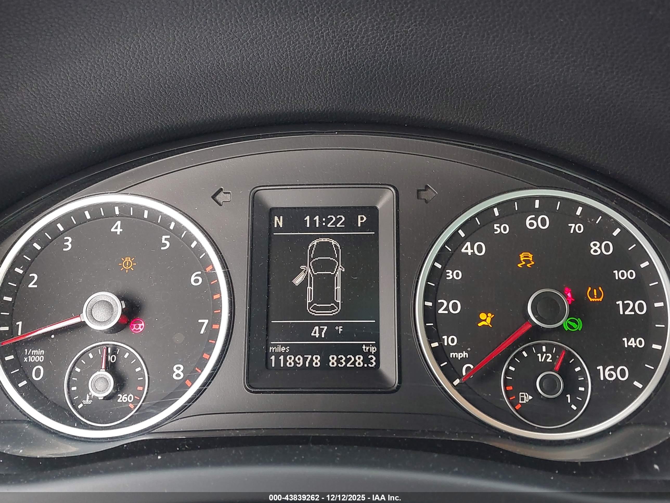 VOLKSWAGEN TIGUAN image 7