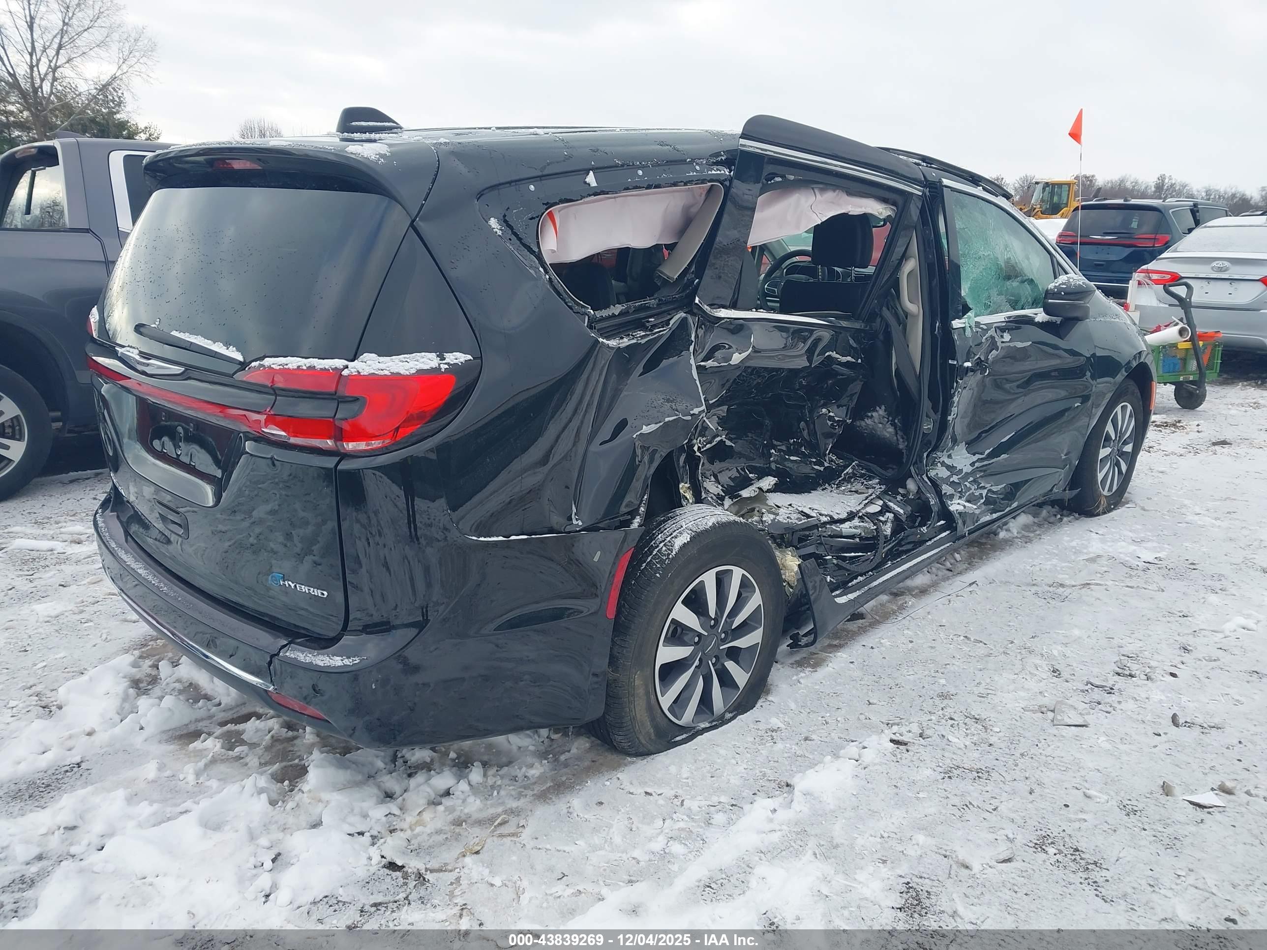 CHRYSLER PACIFICA image 4