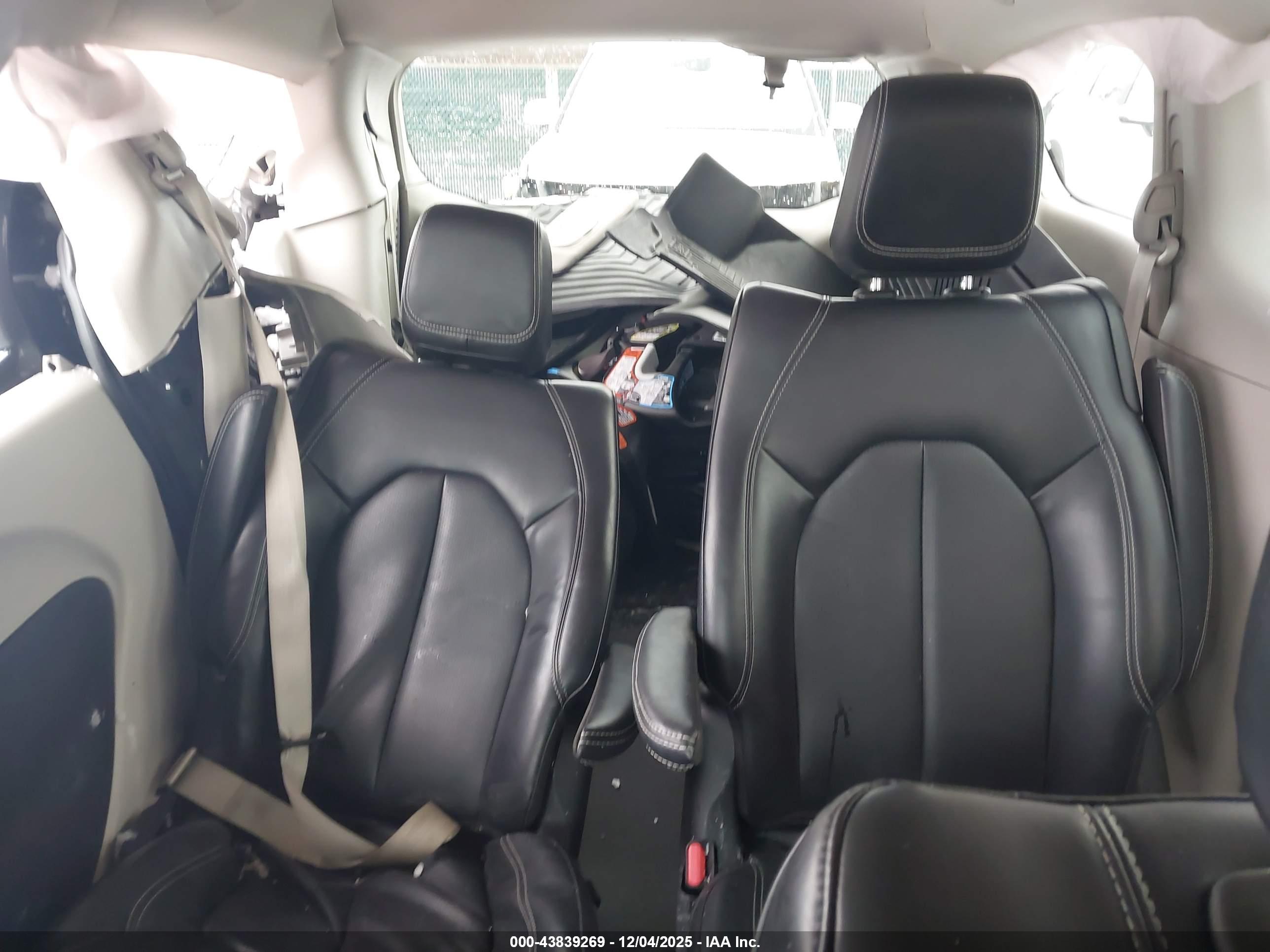 CHRYSLER PACIFICA image 8