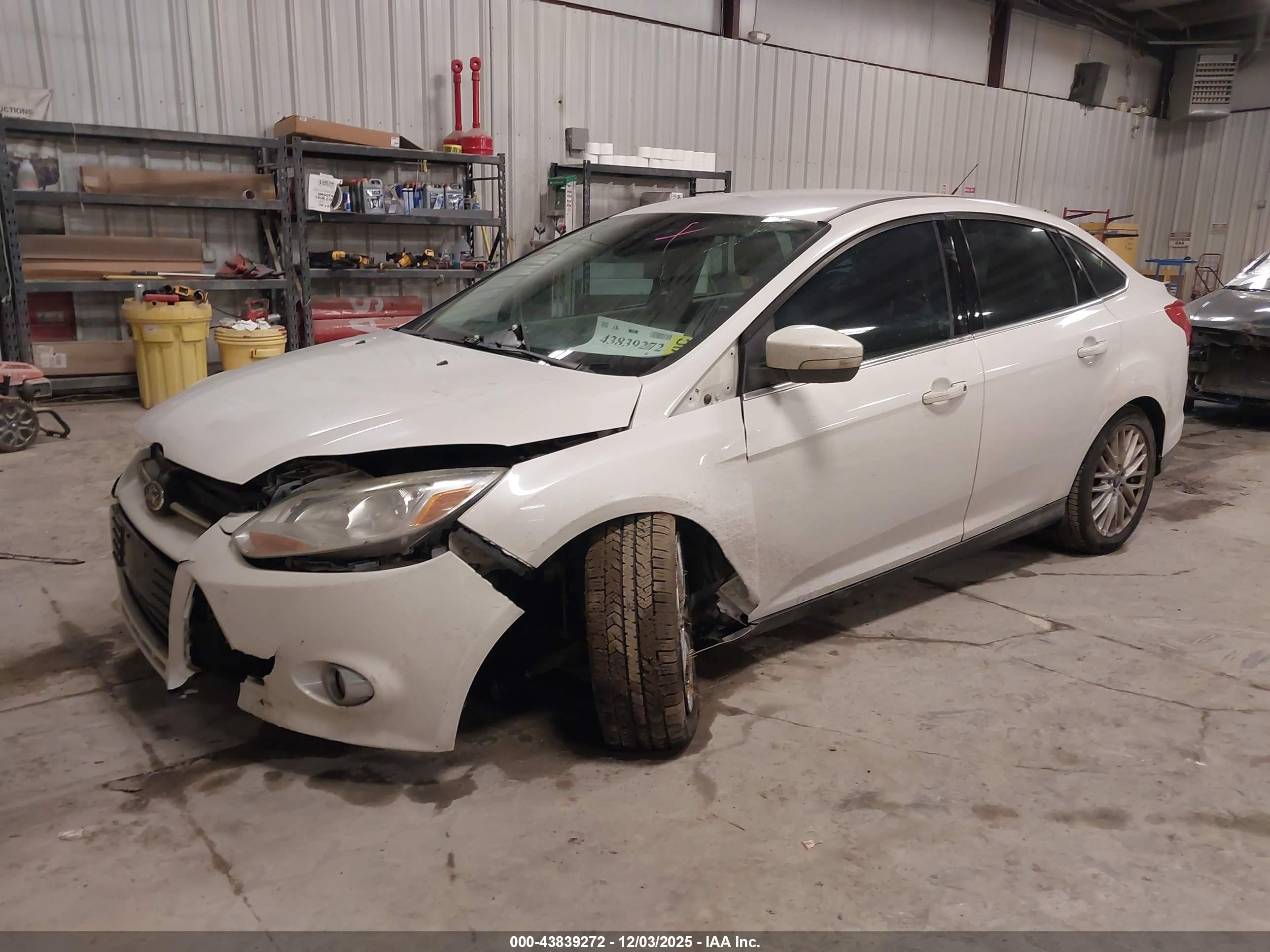 FORD FOCUS image 2