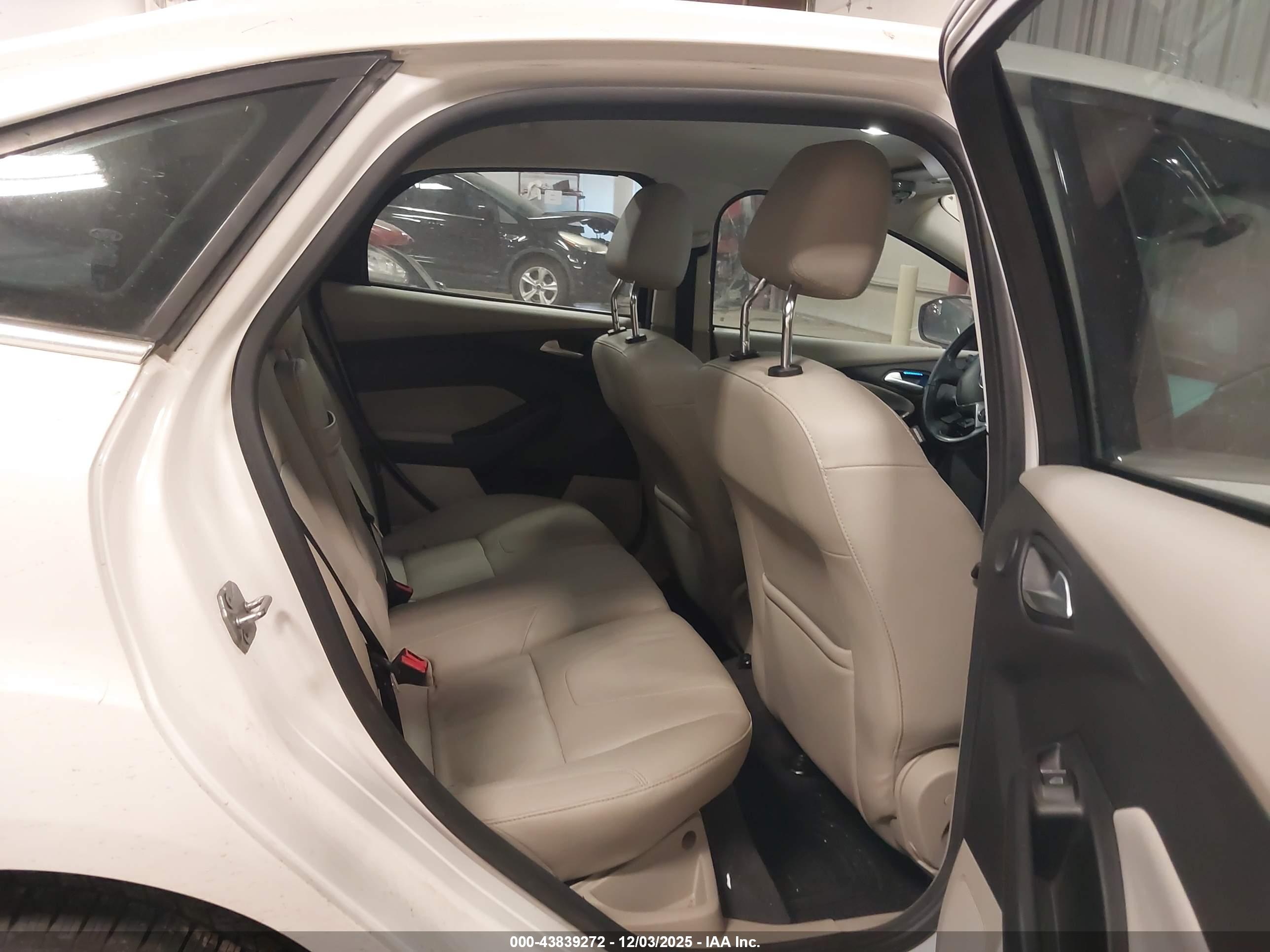 FORD FOCUS image 8