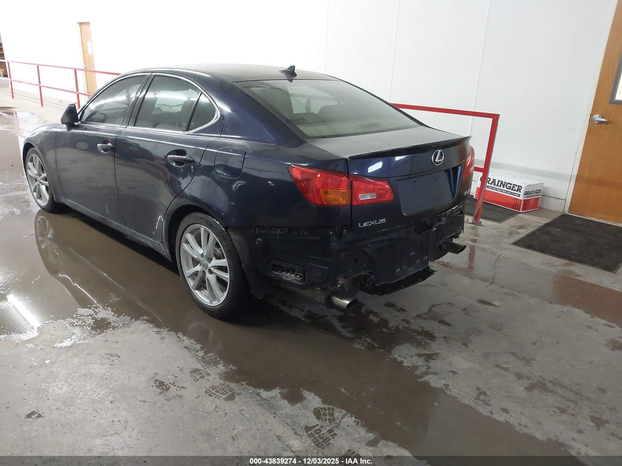 LEXUS IS image 3