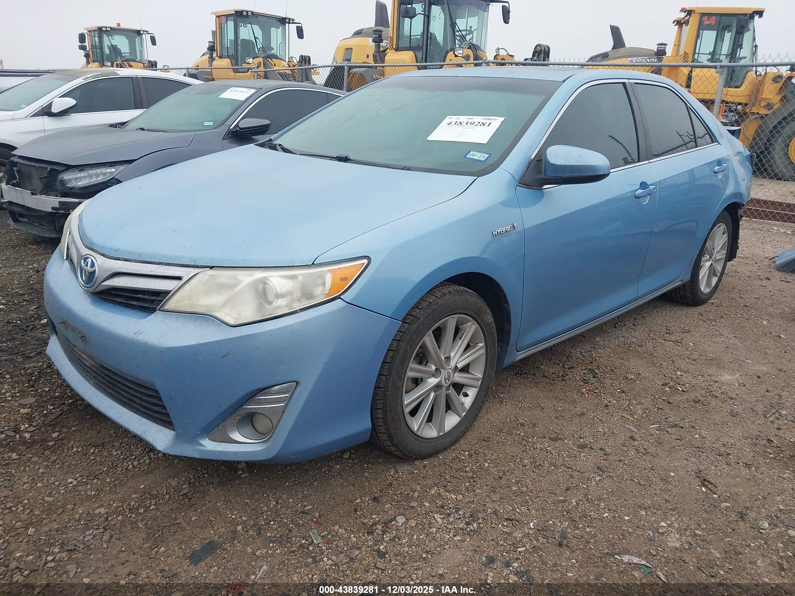 TOYOTA CAMRY image 2