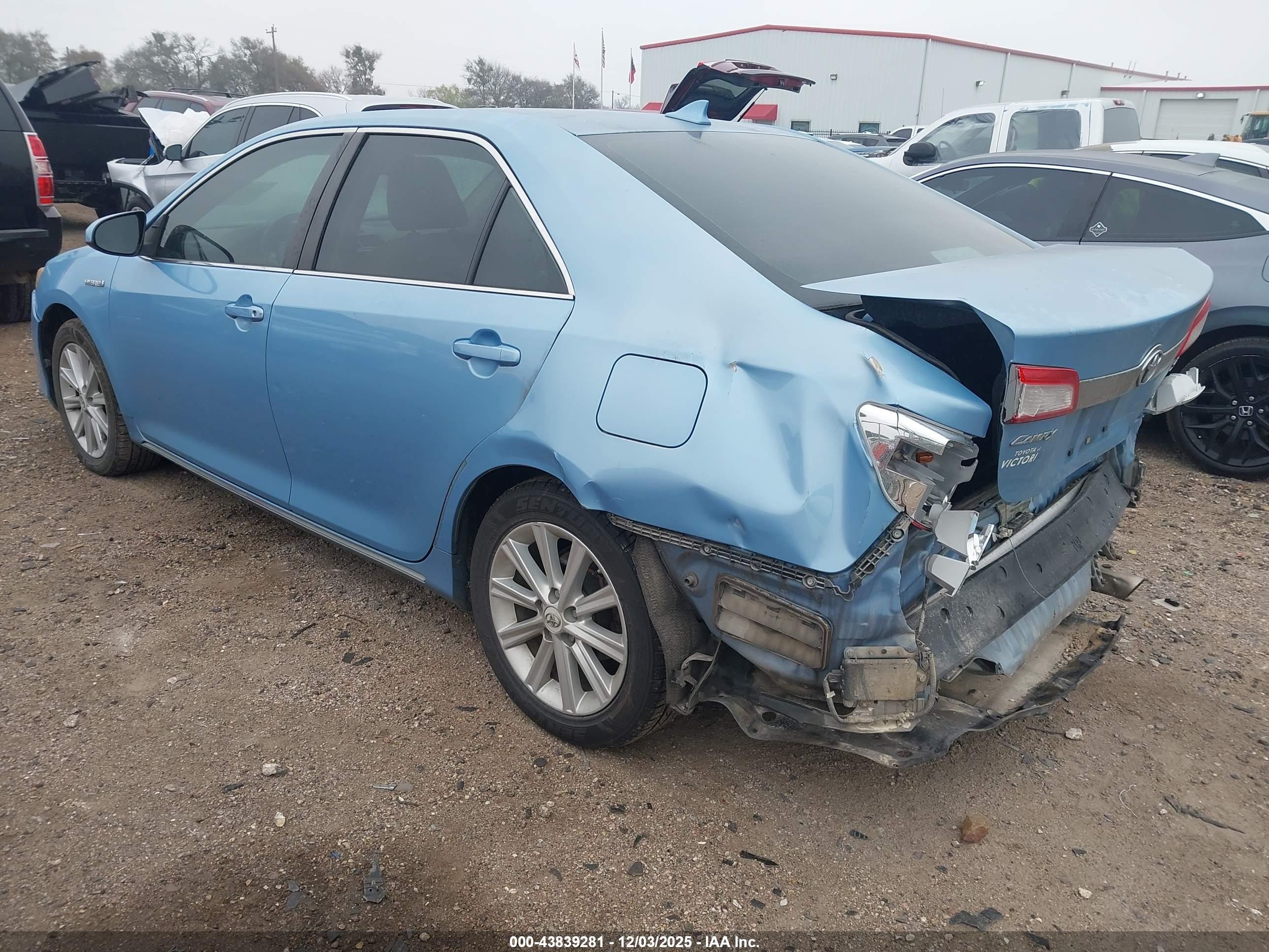 TOYOTA CAMRY image 3