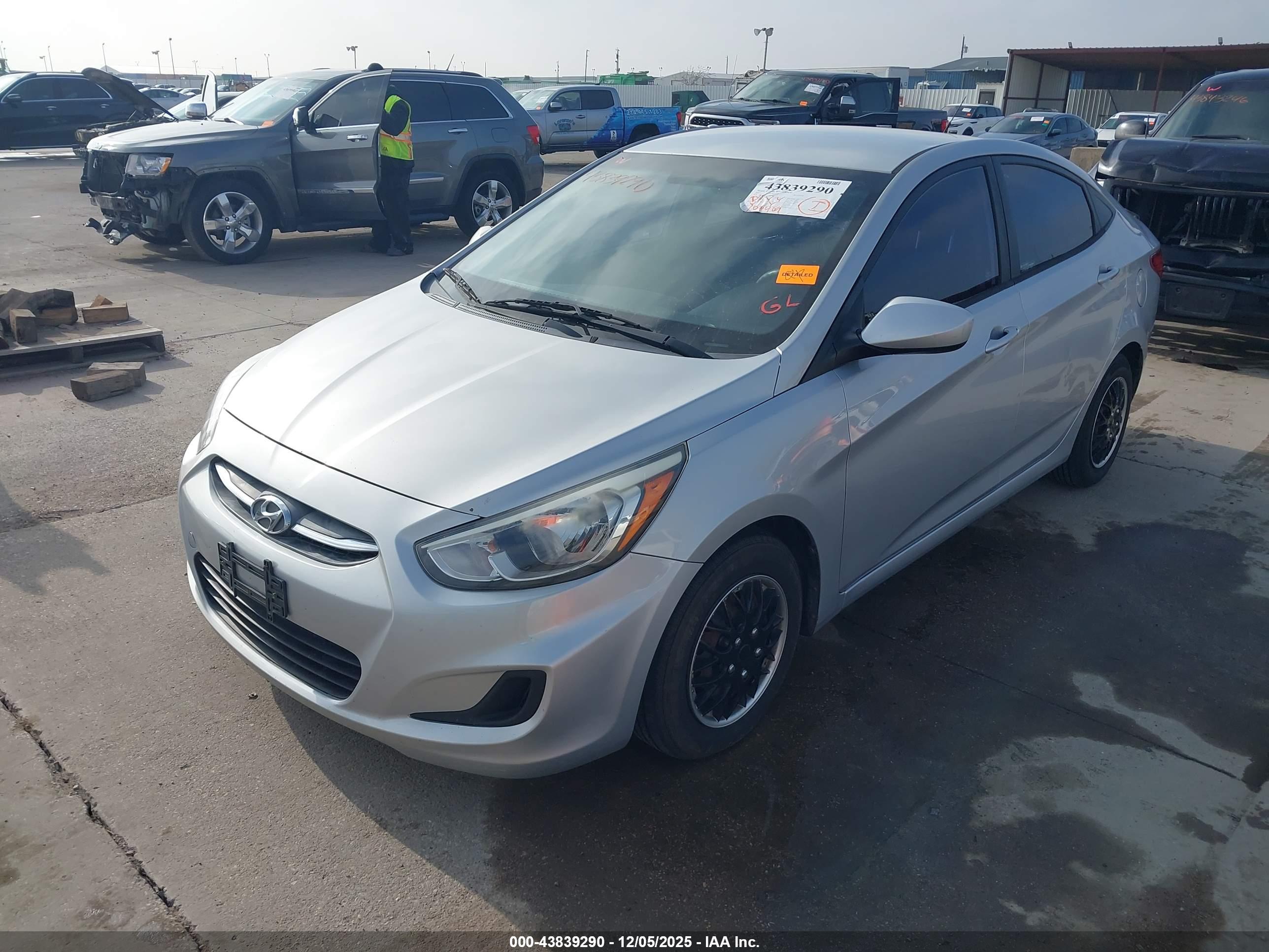 HYUNDAI ACCENT image 2