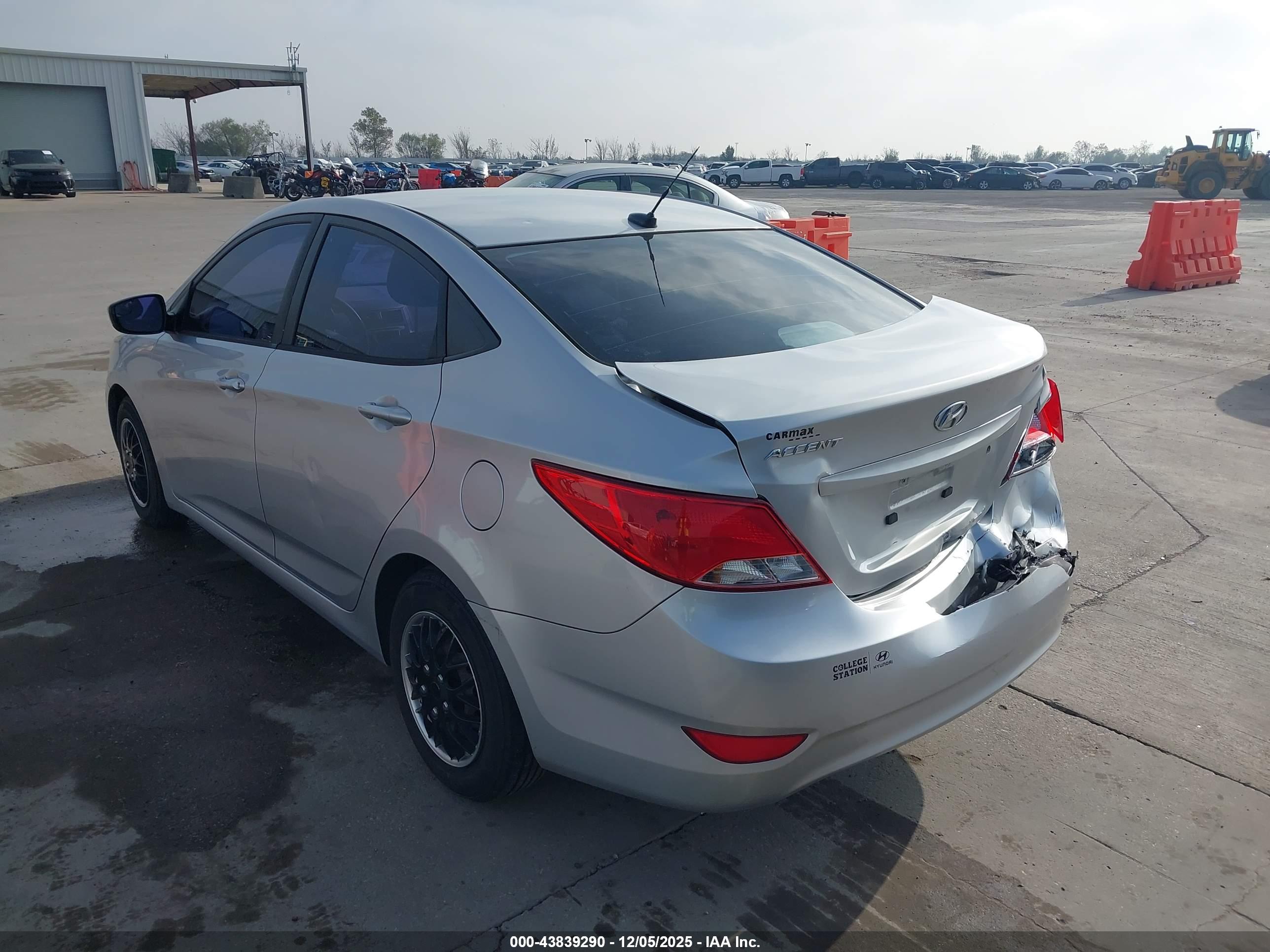 HYUNDAI ACCENT image 3