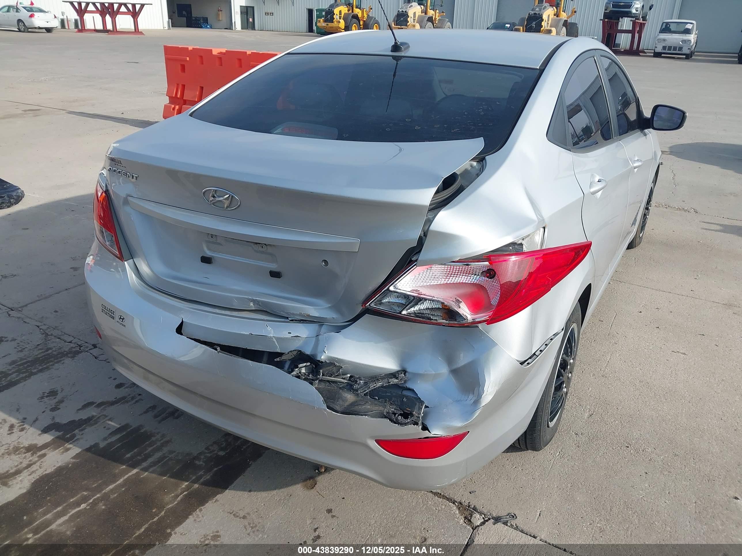 HYUNDAI ACCENT image 6