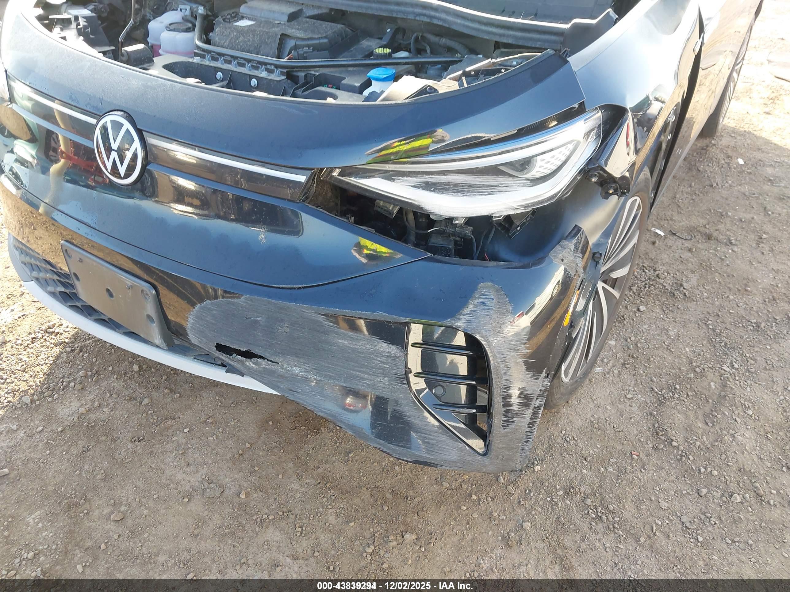 VOLKSWAGEN ID.4 image 6