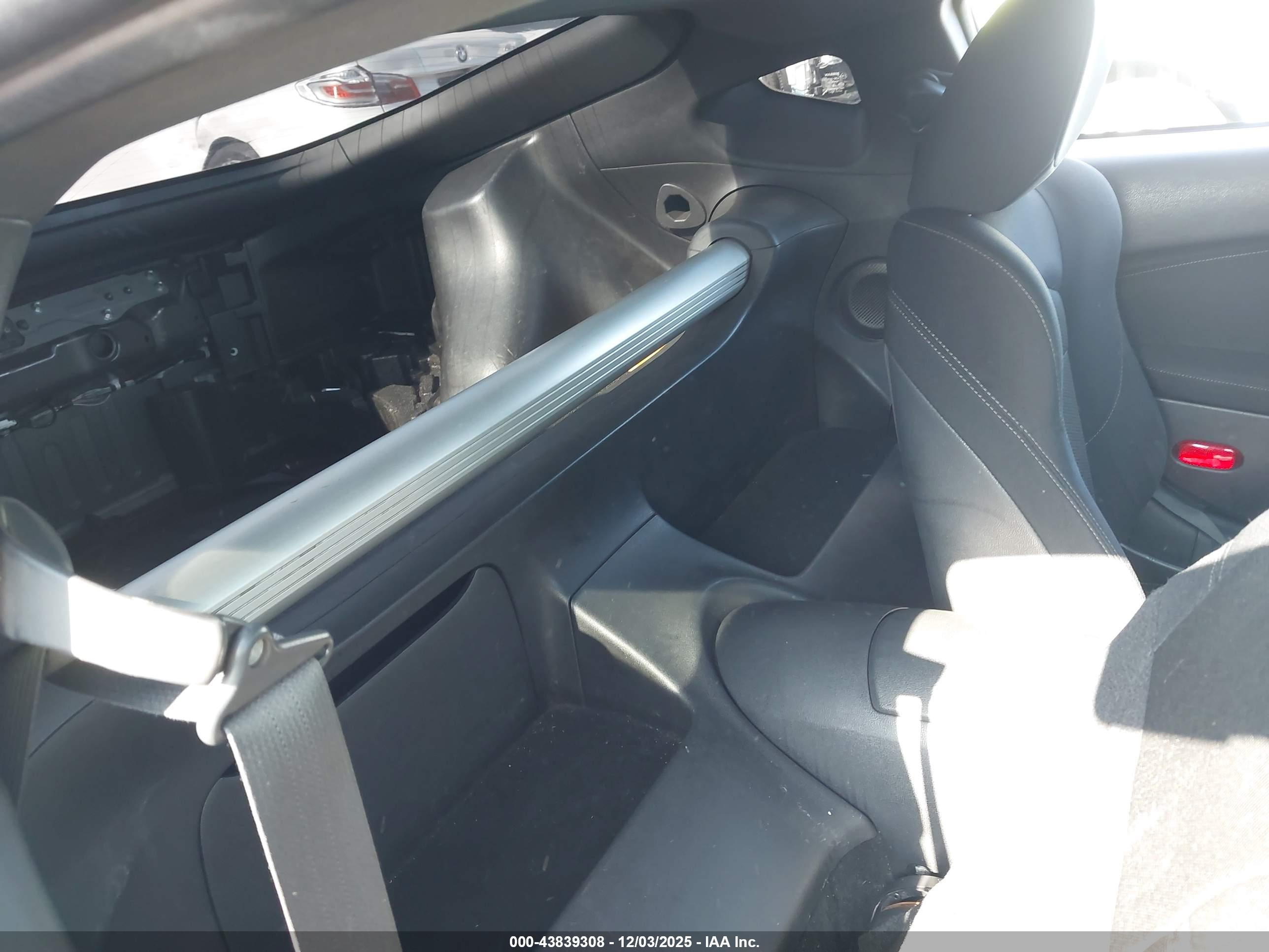NISSAN 370Z image 8