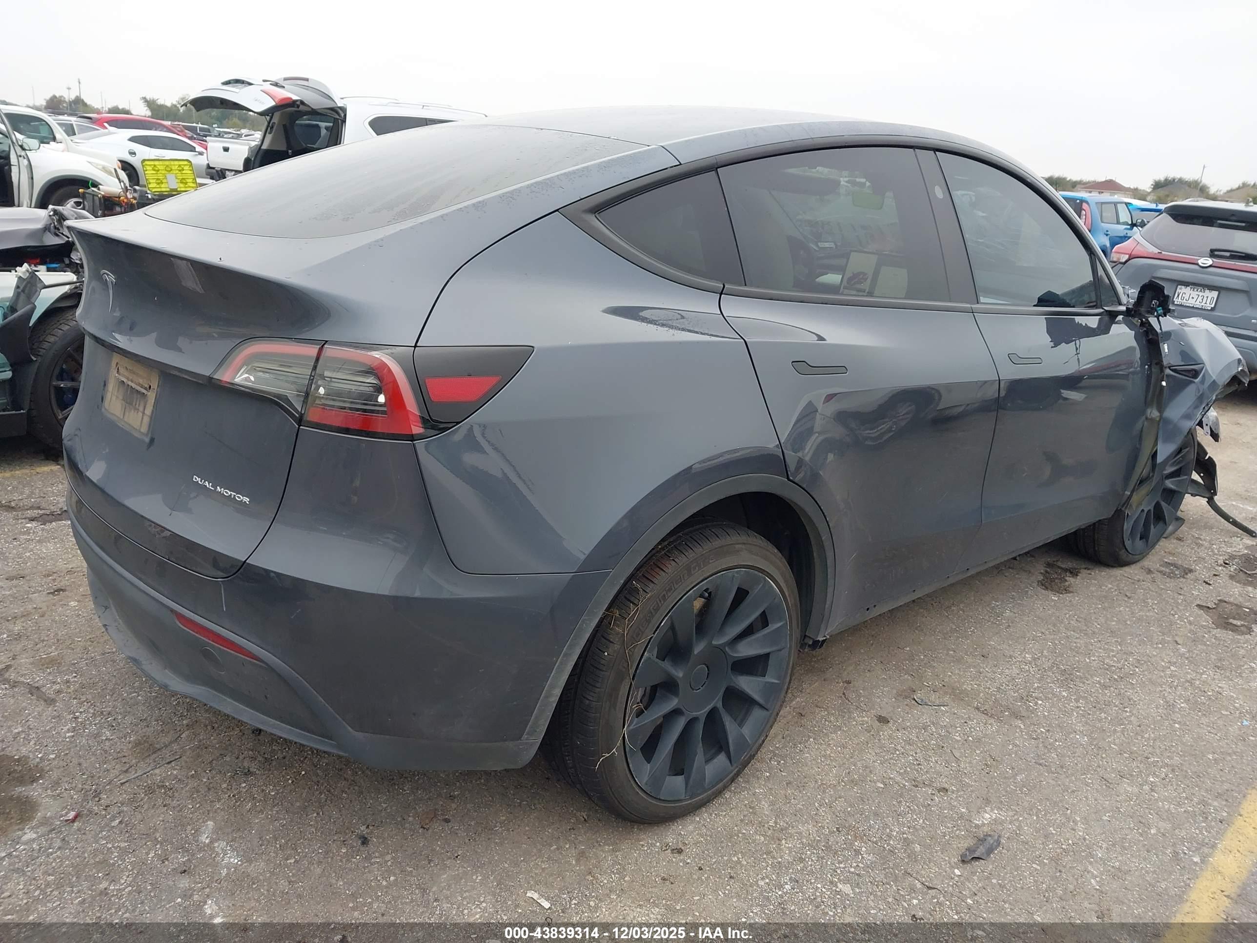 TESLA MODEL image 4