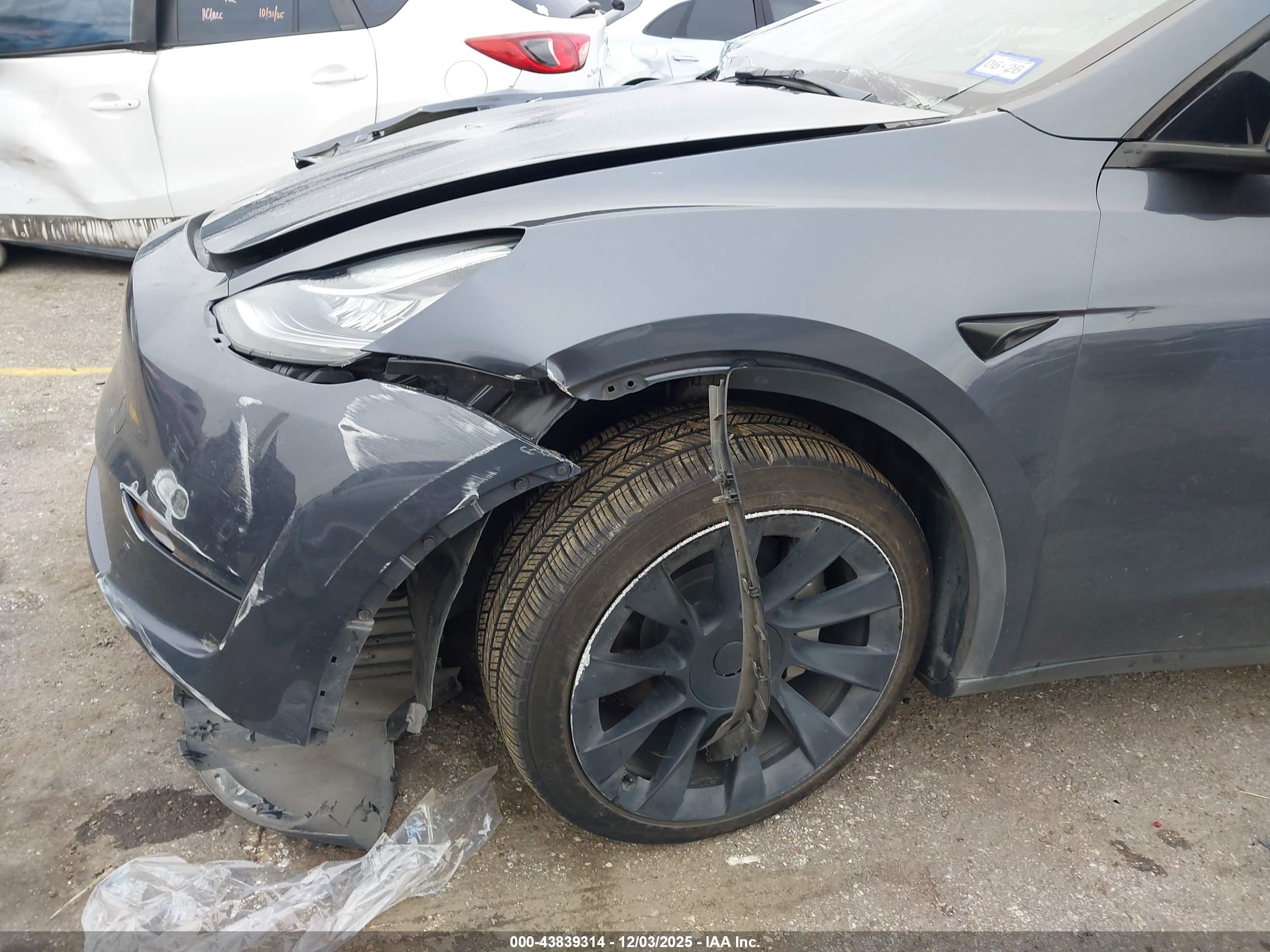 TESLA MODEL image 6