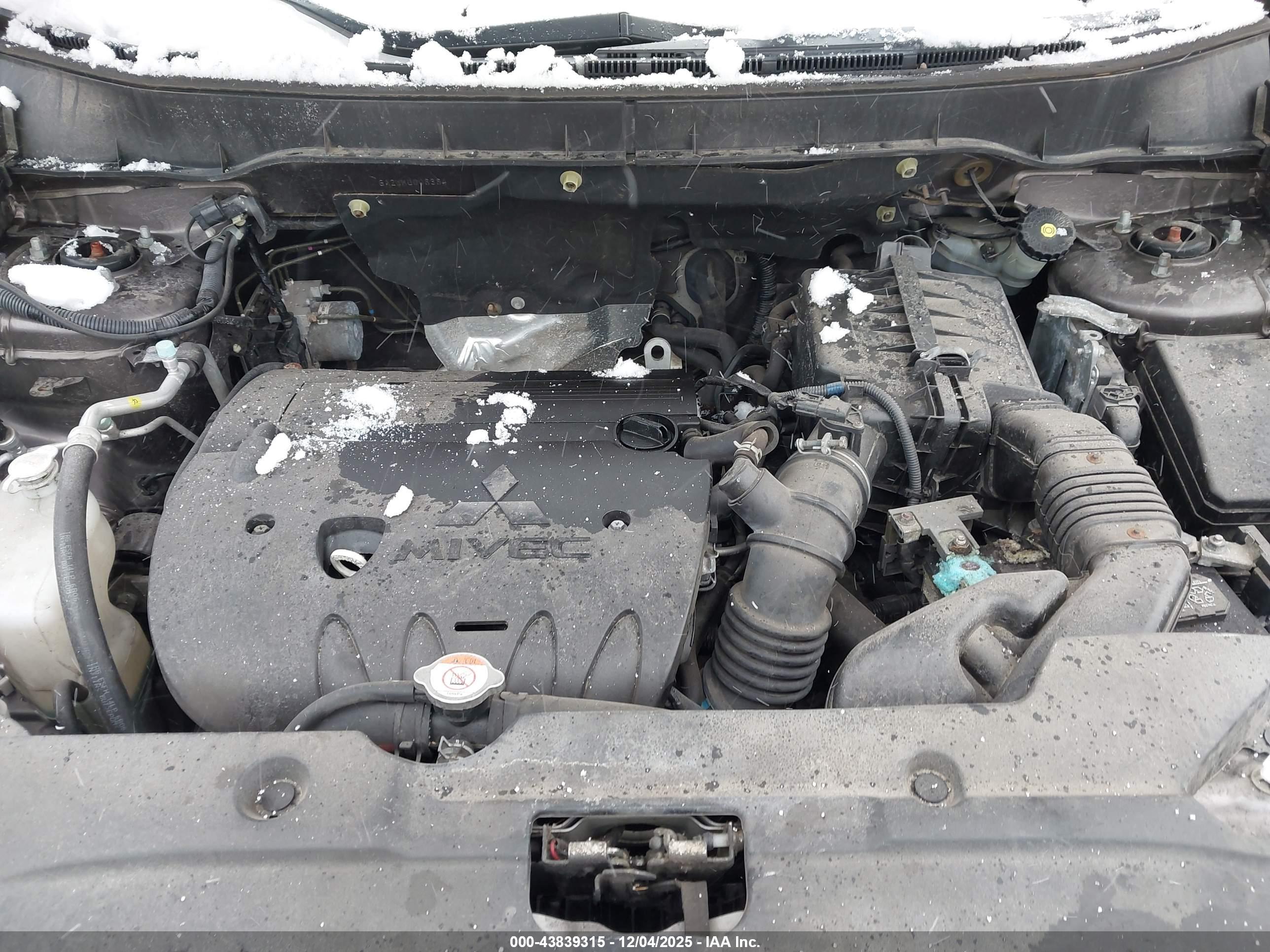 MITSUBISHI OUTLANDER image 10