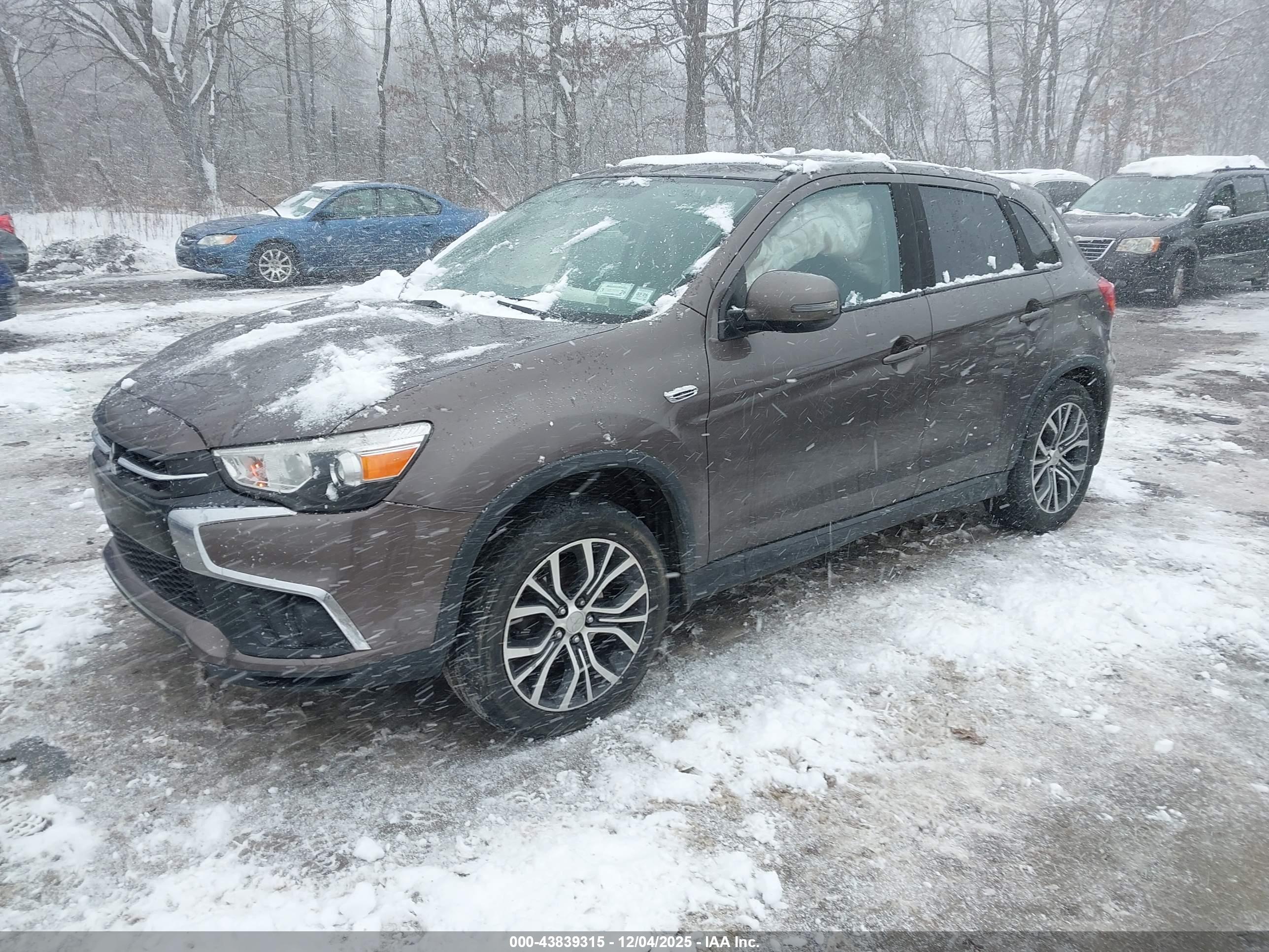 MITSUBISHI OUTLANDER image 2