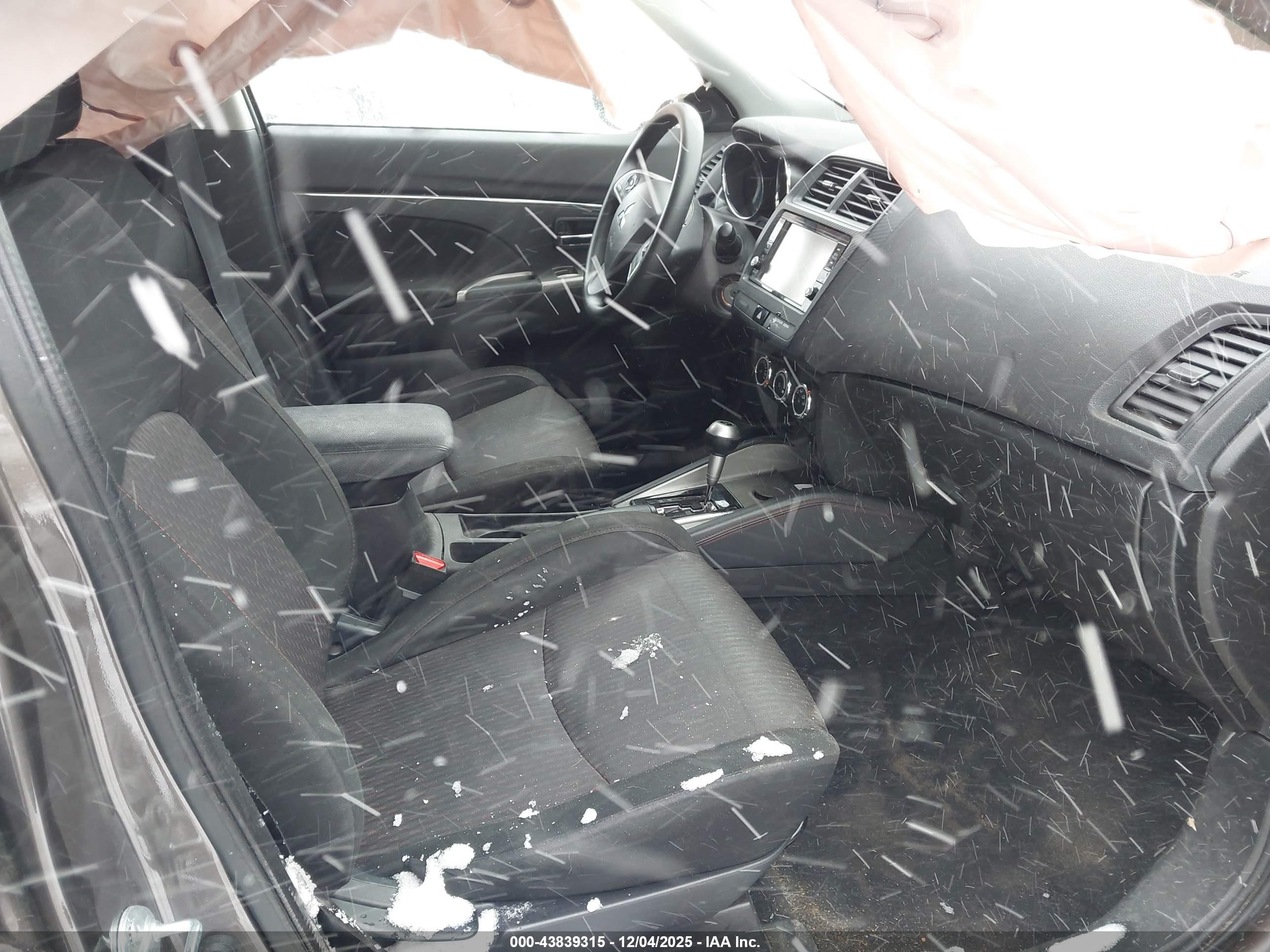 MITSUBISHI OUTLANDER image 5