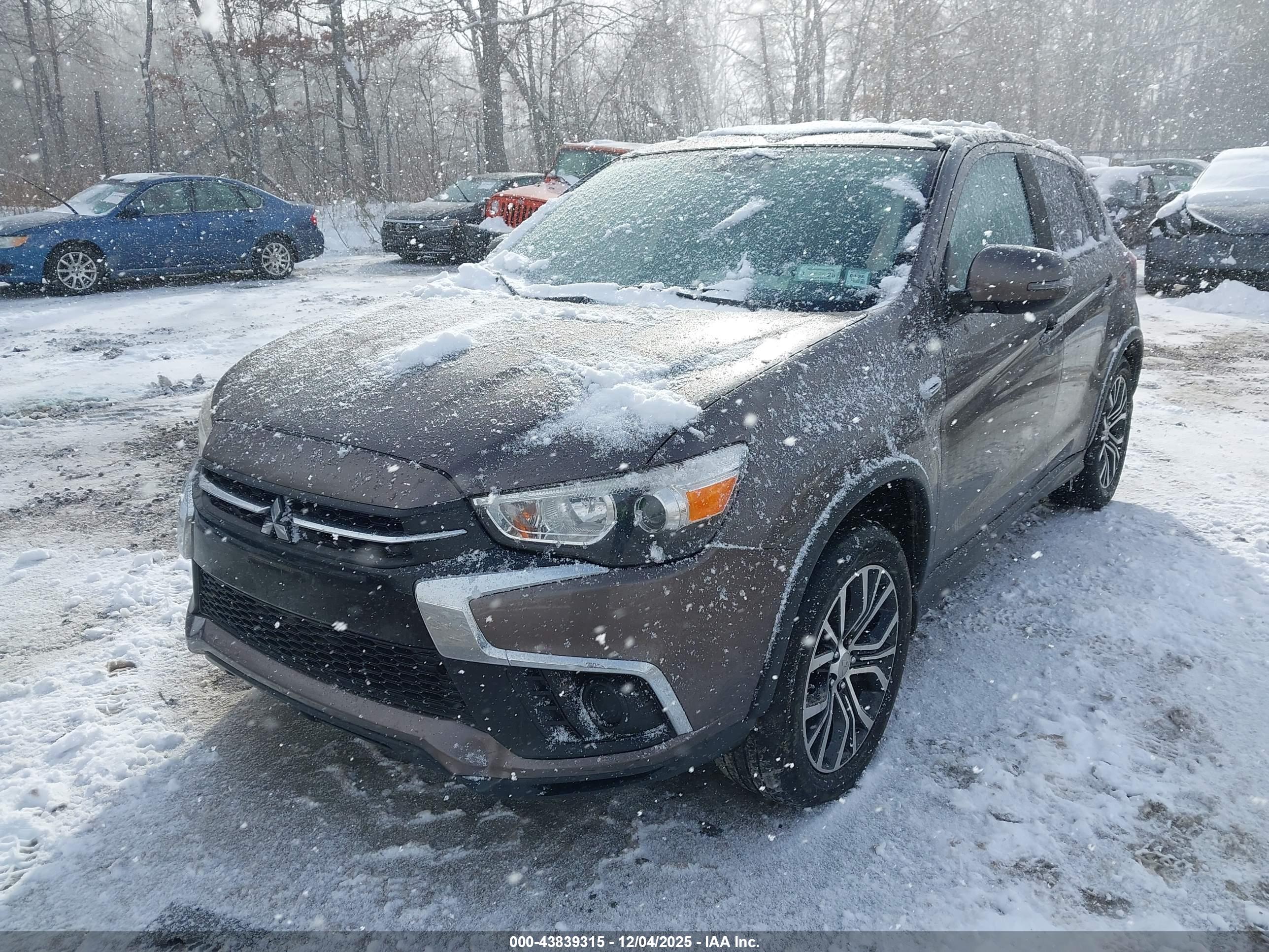 MITSUBISHI OUTLANDER image 6