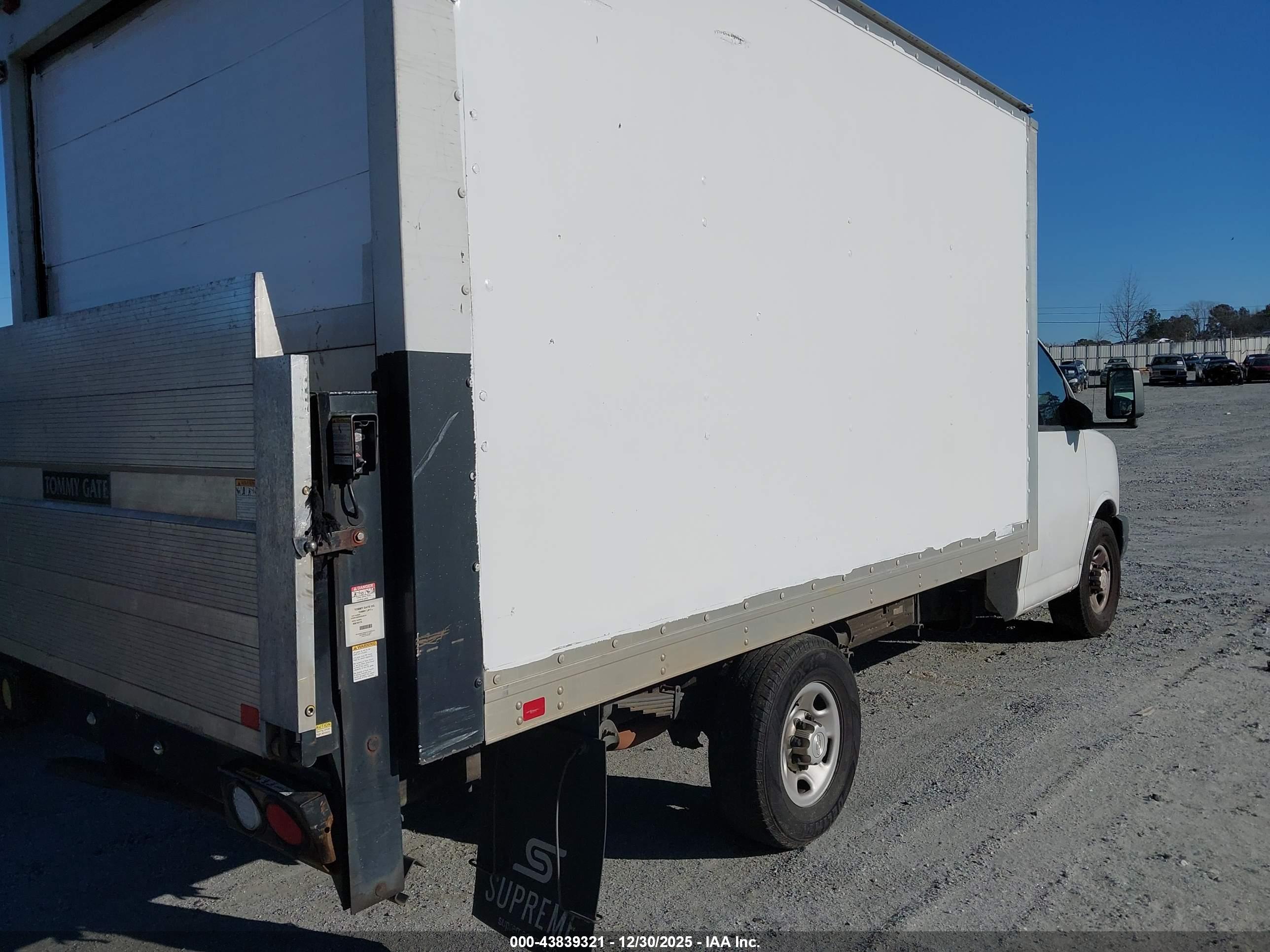 CHEVROLET EXPRESS image 4