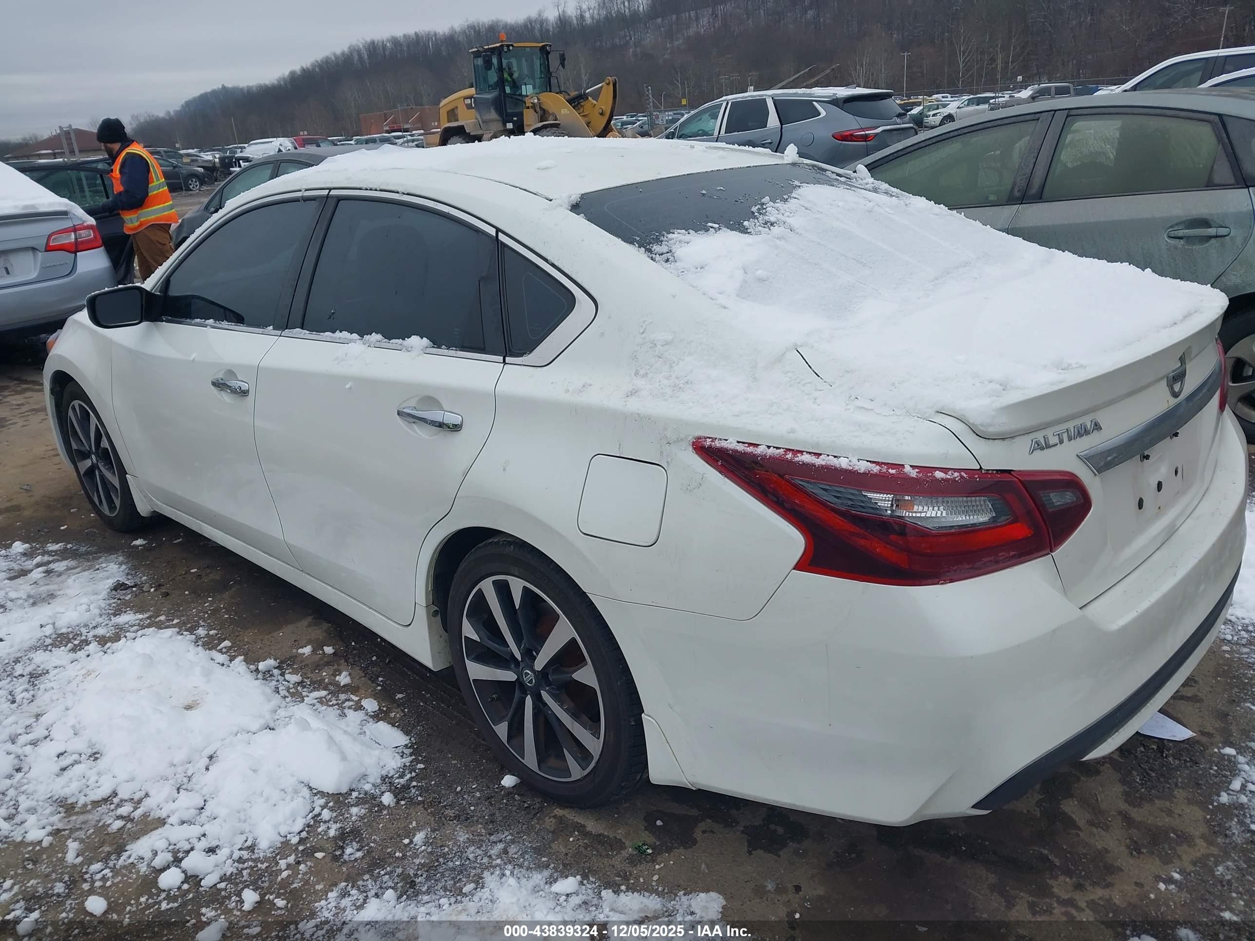 NISSAN ALTIMA image 3