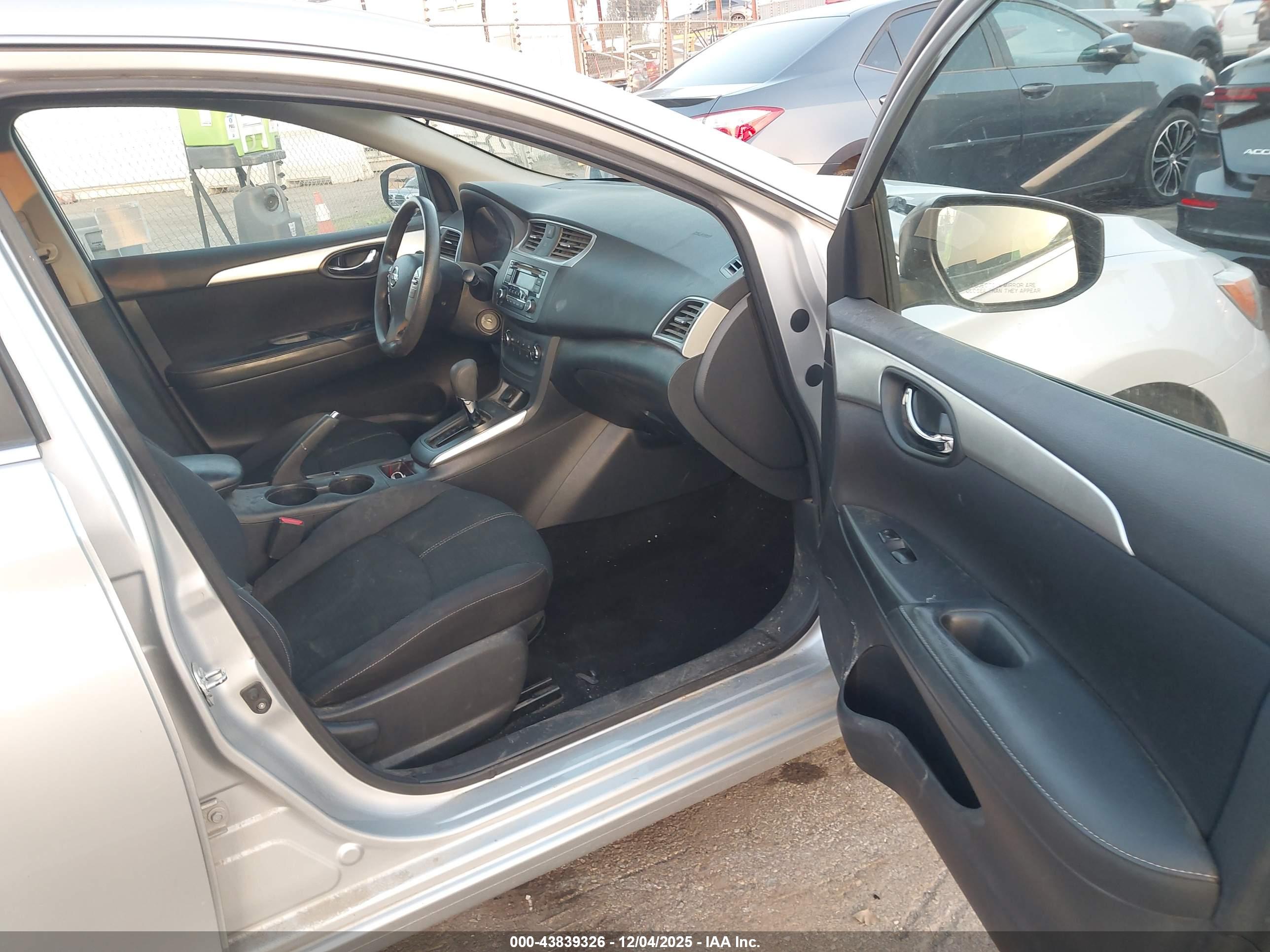 NISSAN SENTRA image 5