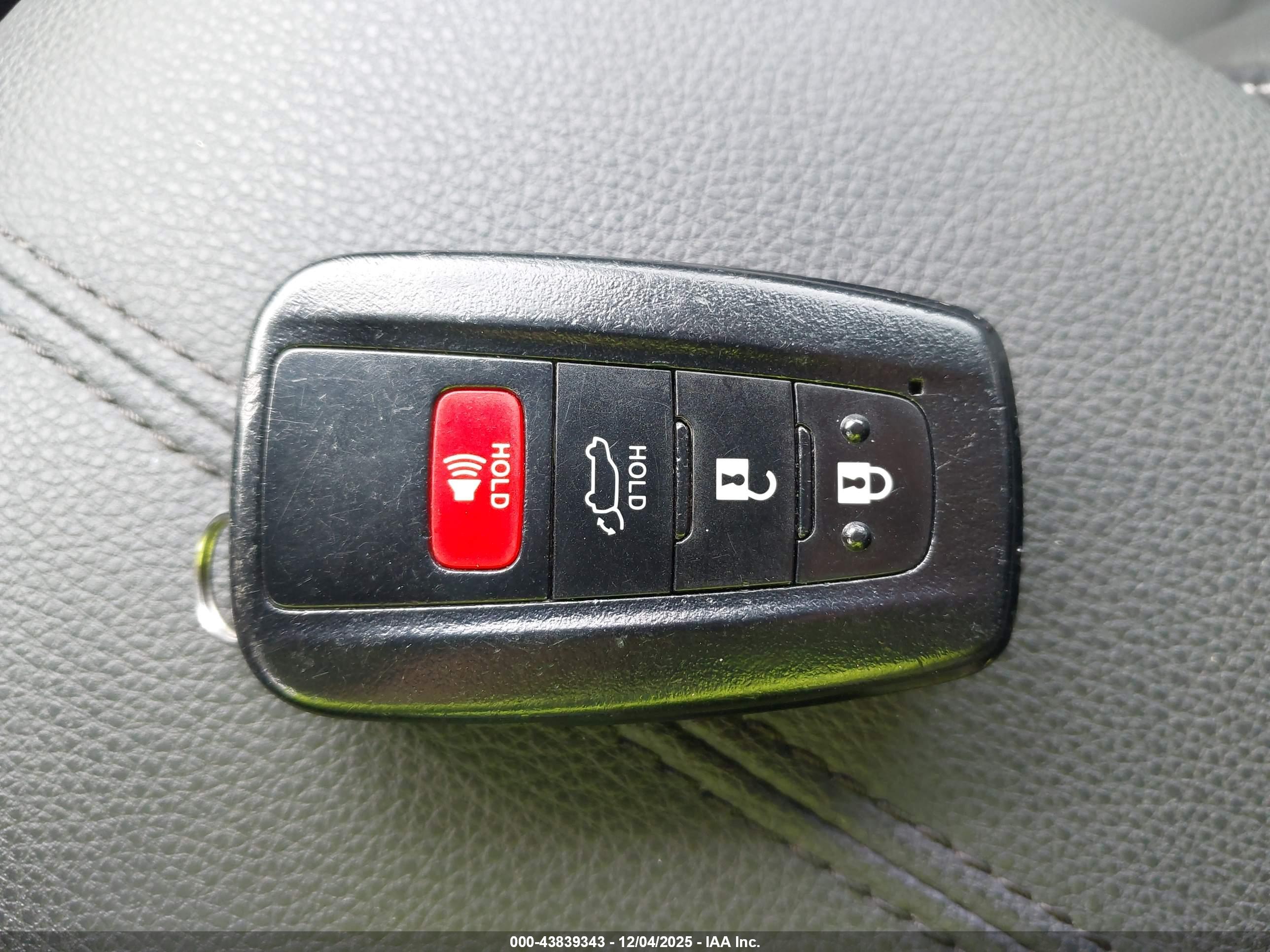 TOYOTA RAV4 image 11