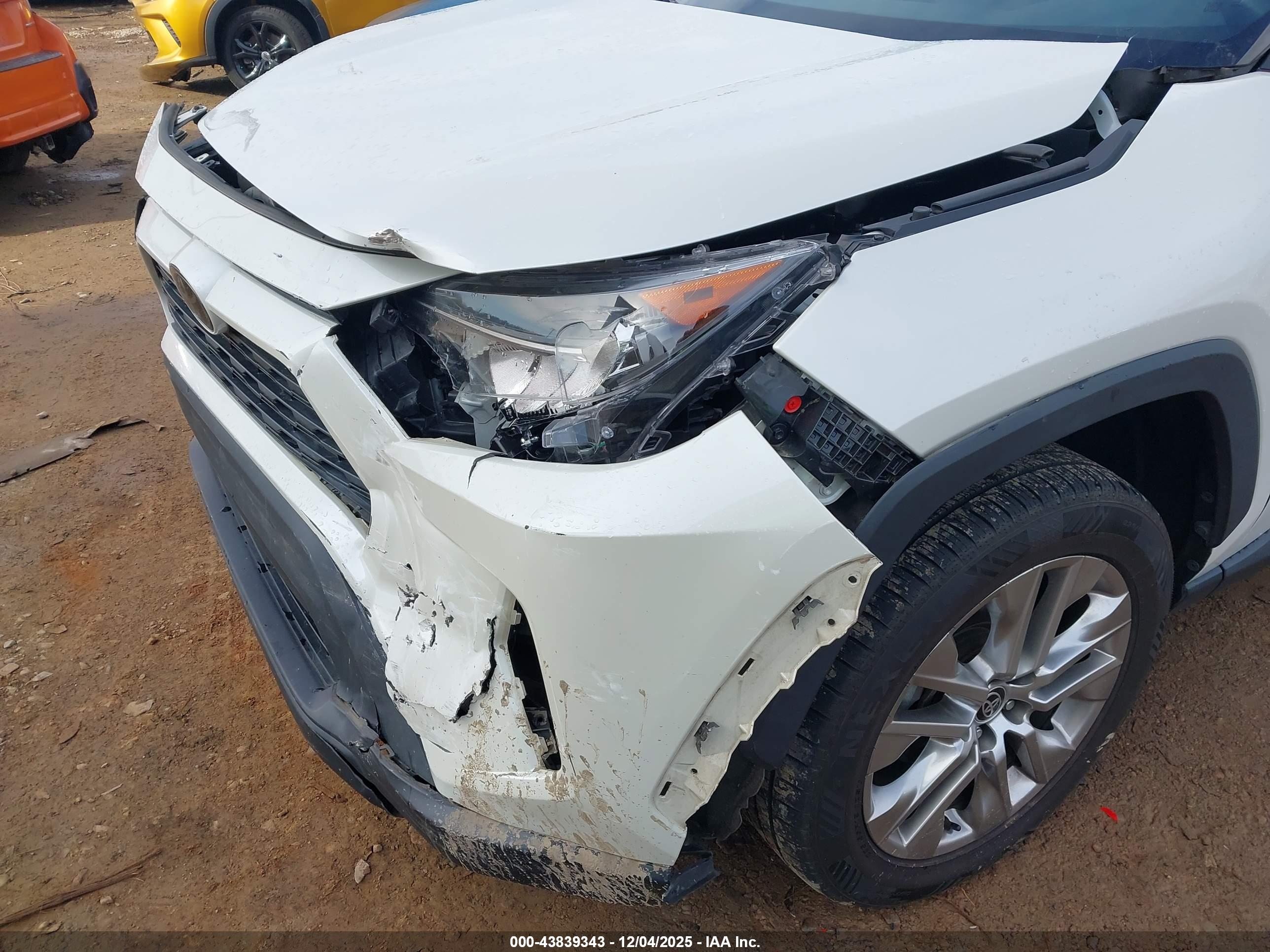 TOYOTA RAV4 image 6