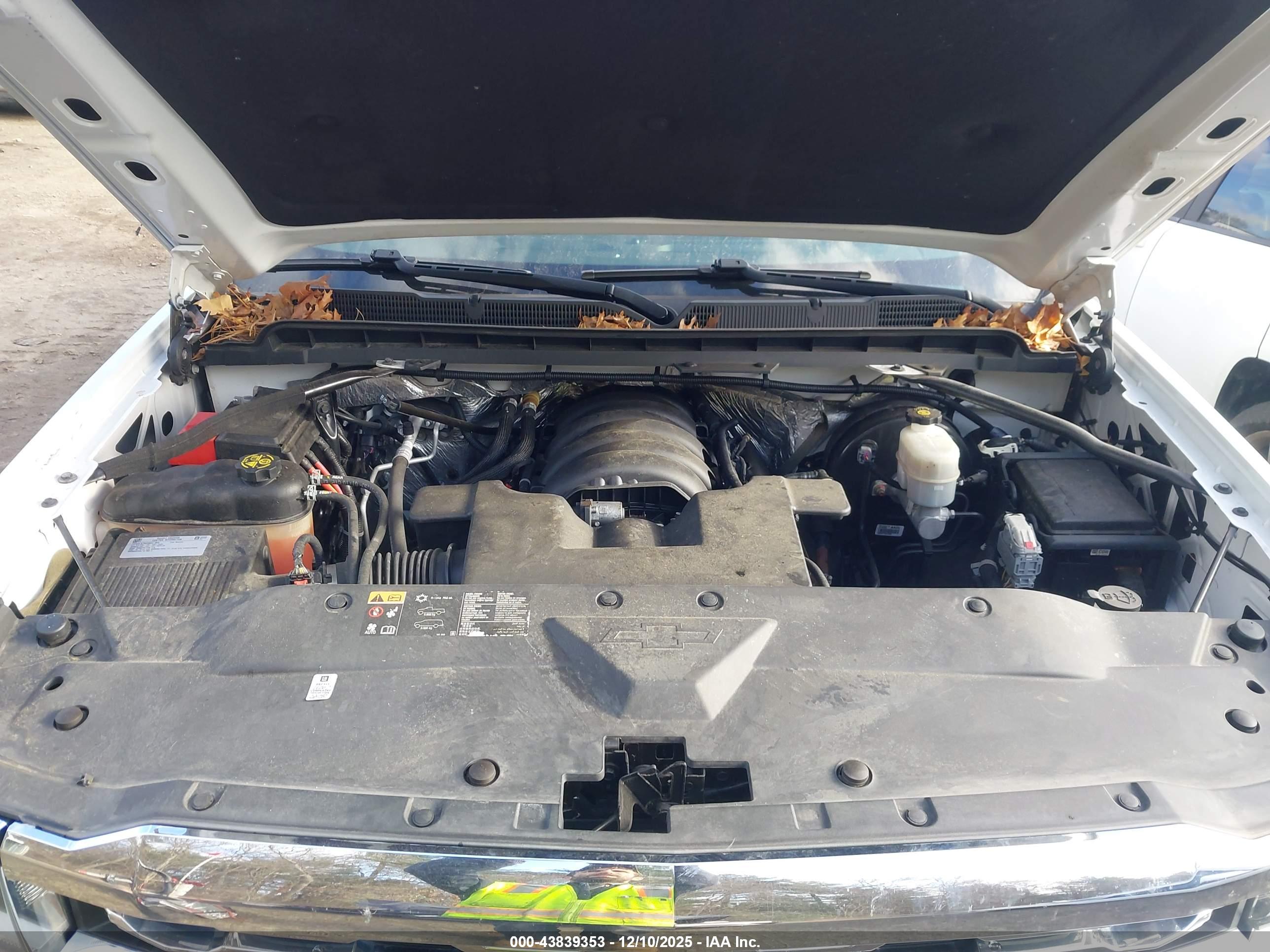 CHEVROLET SILVERADO image 10